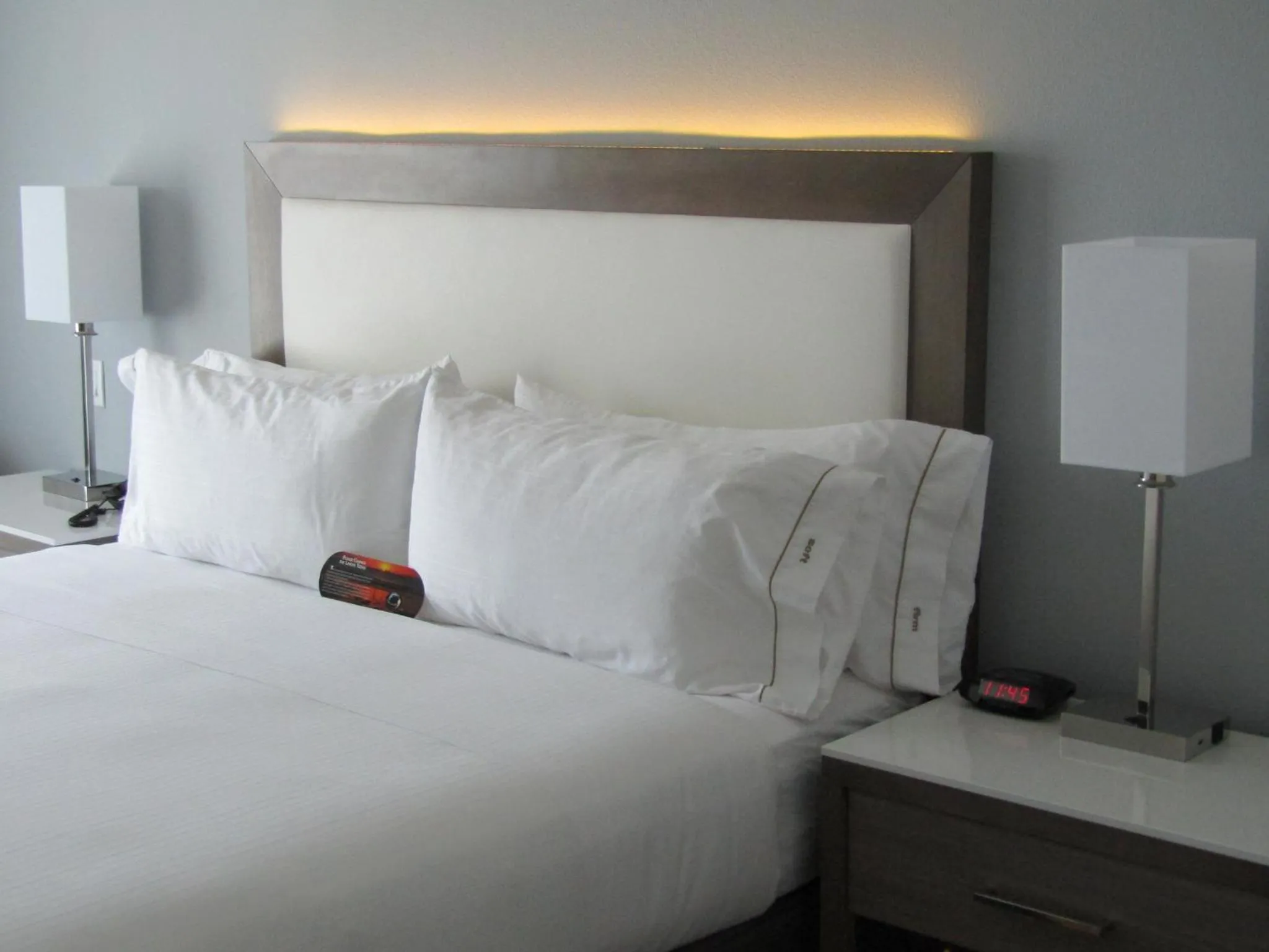 Photo of the whole room, Bed in Holiday Inn Express & Suites San Diego - Mission Valley by IHG