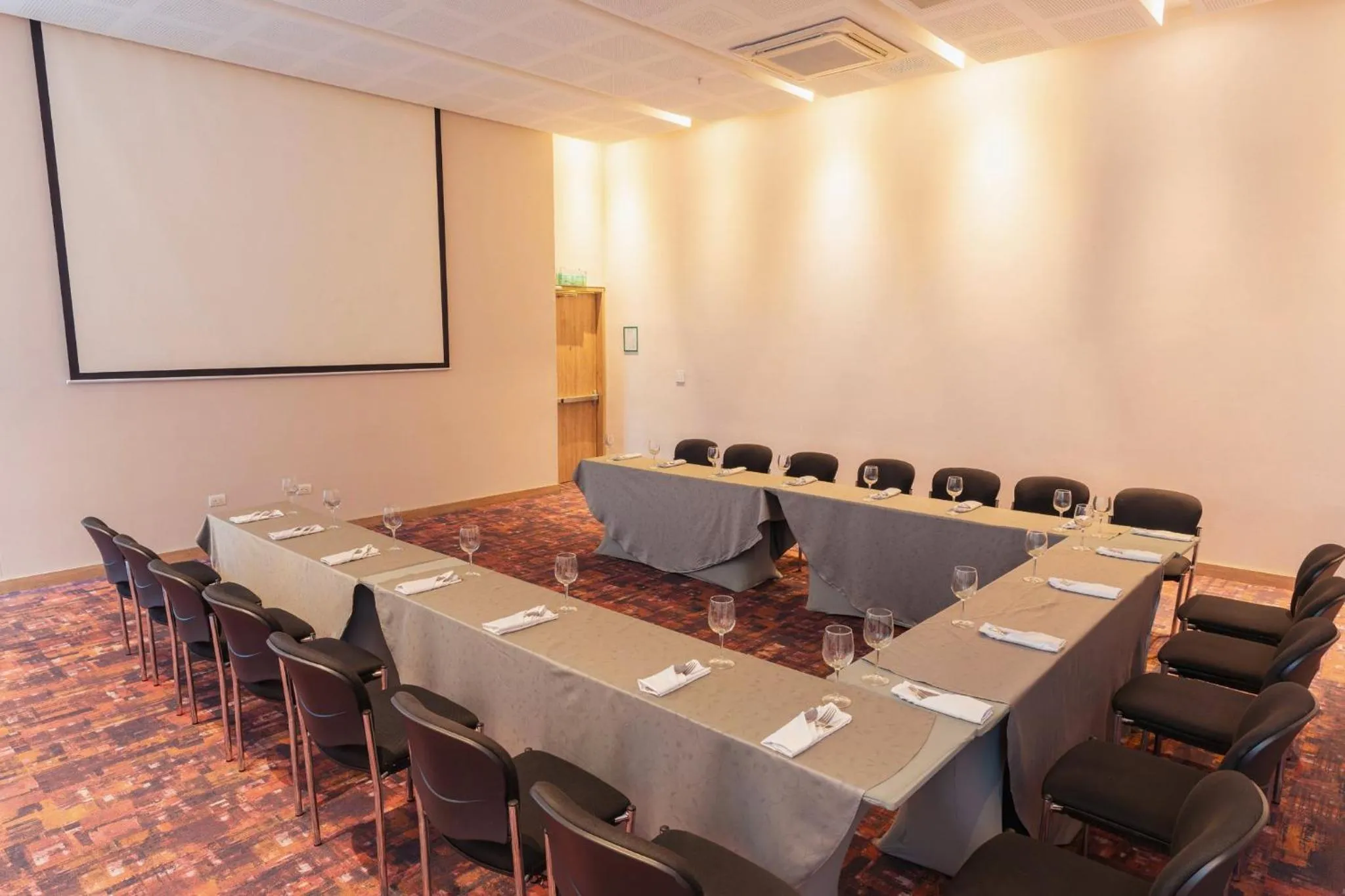 Meeting/conference room in Holiday Inn Cúcuta by IHG
