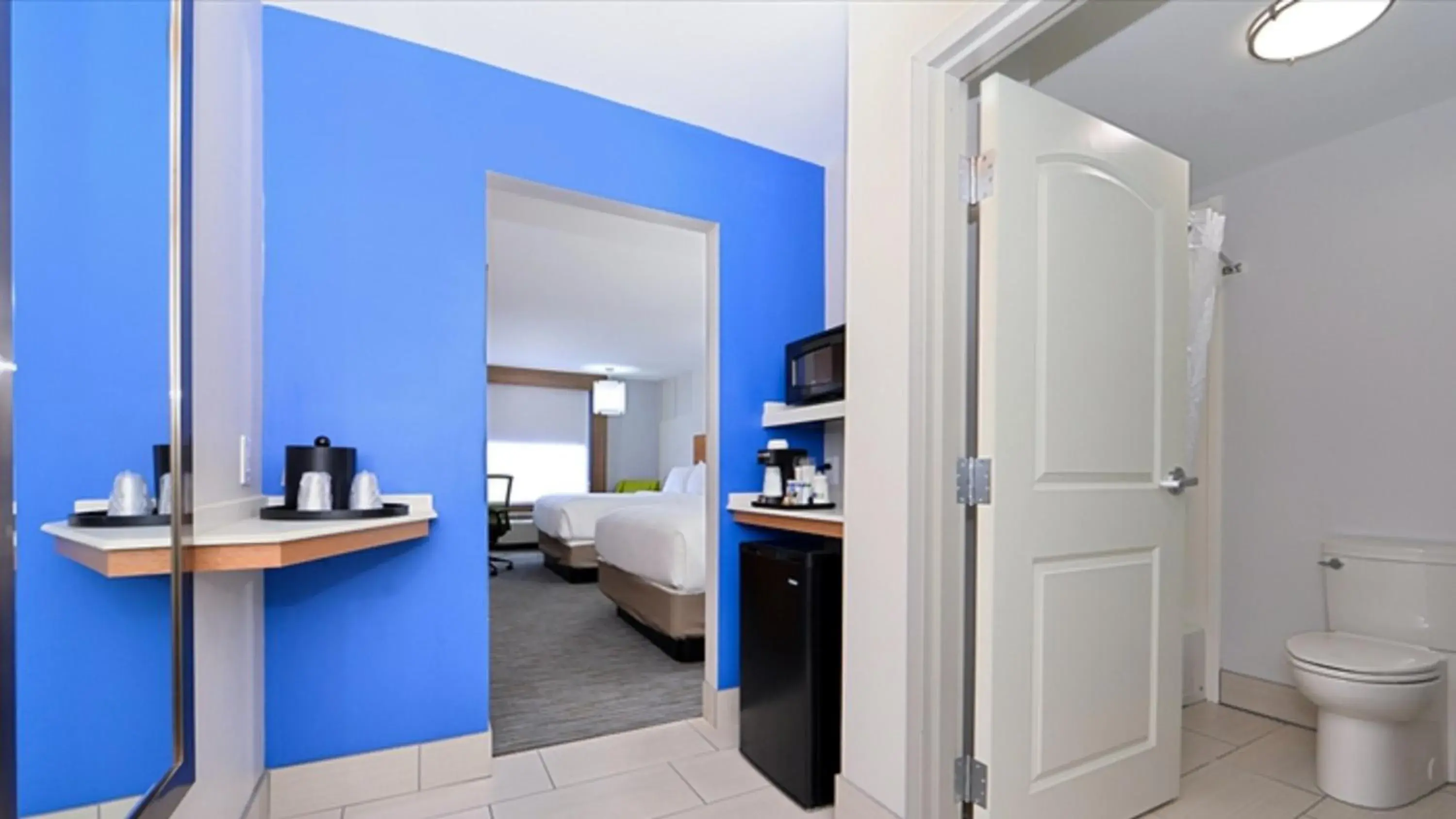Room with Two Beds - Hearing Accessible - Non-Smoking in Holiday Inn Express & Suites Lexington Midtown - I-75 by IHG Room with Two Beds - Hearing Accessible - Non-Smoking in Holiday Inn Express & Suites Lexington Midtown - I-75 by IHG