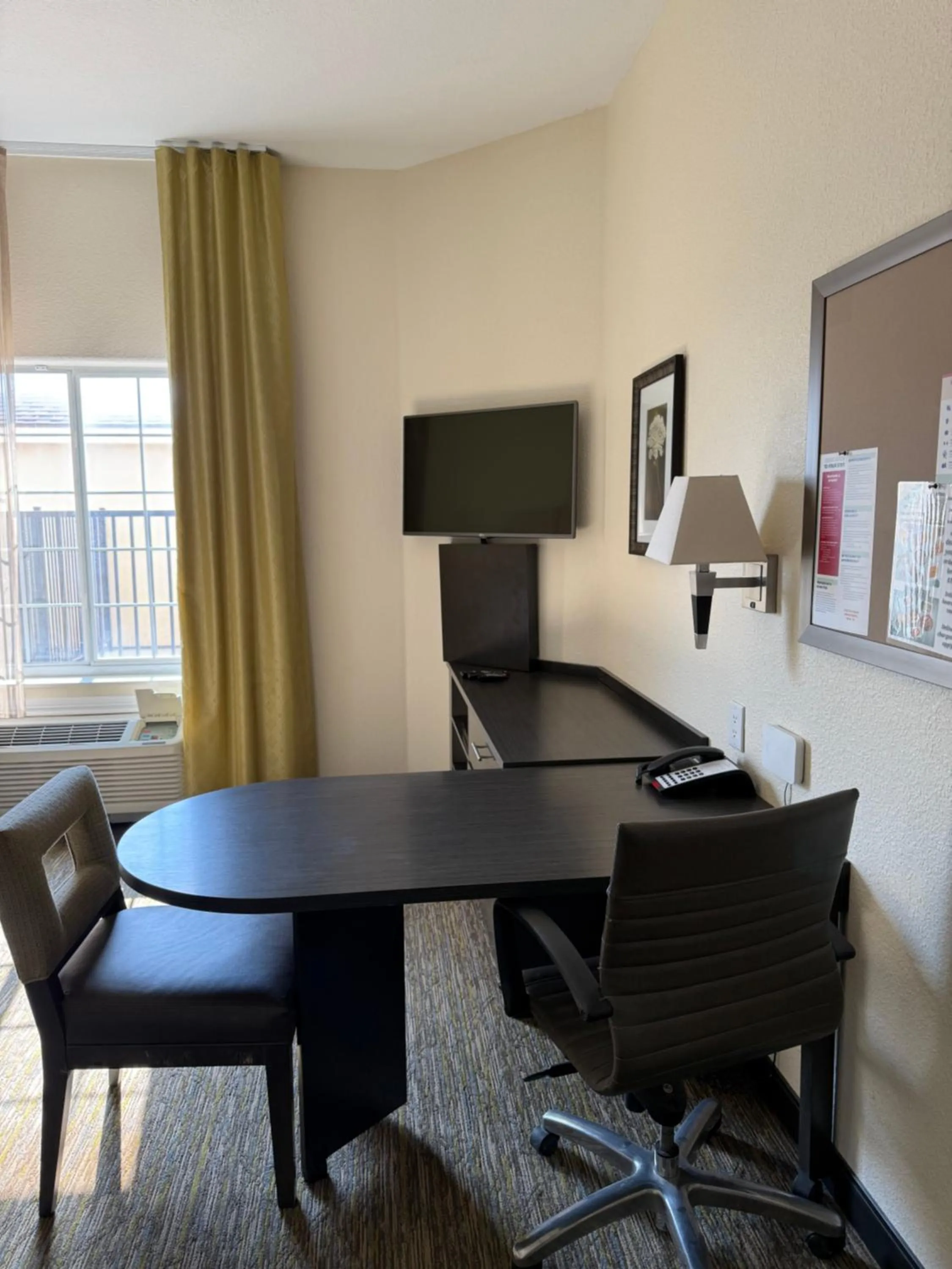 Communal lounge/ TV room in Candlewood Suites Cotulla by IHG