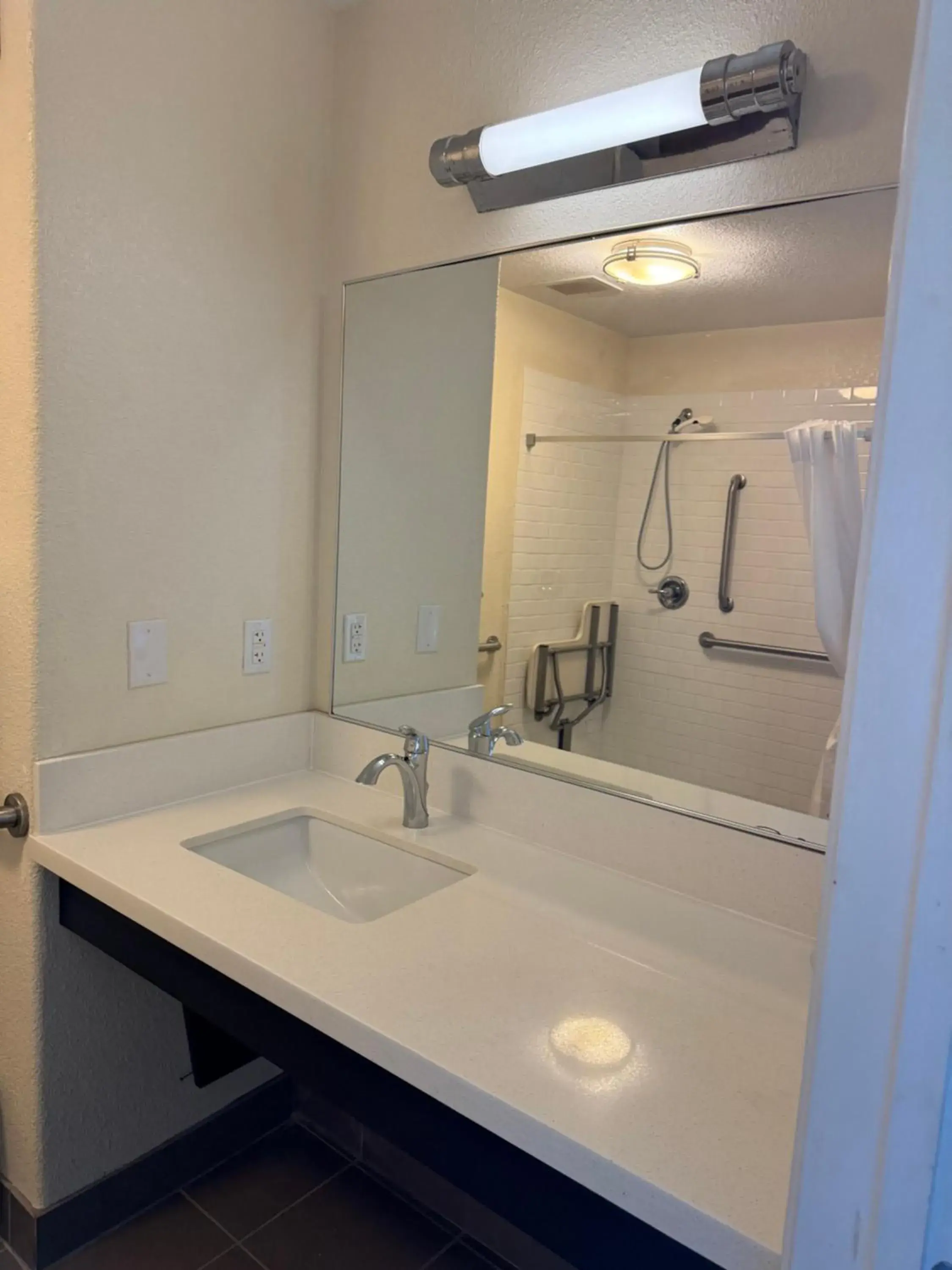 One-Bedroom King Suite in Candlewood Suites Cotulla by IHG One-Bedroom King Suite in Candlewood Suites Cotulla by IHG