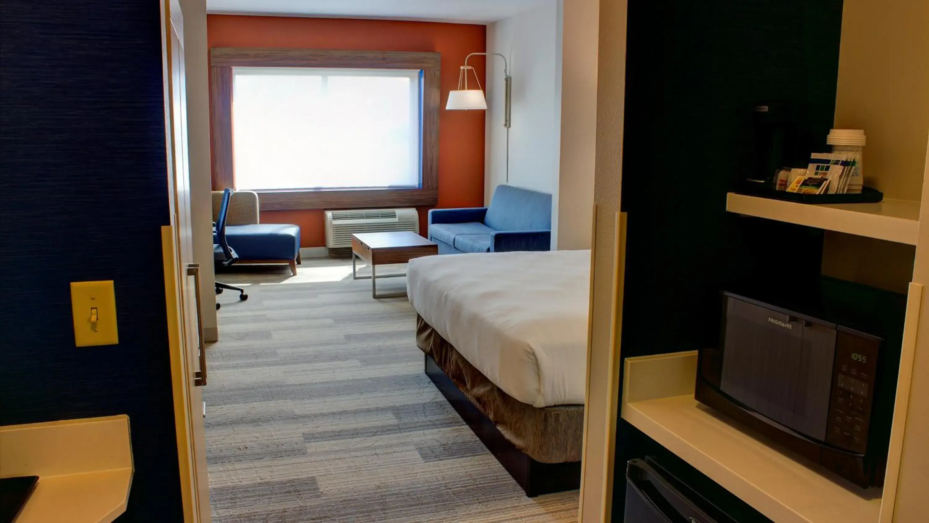 King Suite with Walk-in Shower and Sofa Bed in Holiday Inn Express Spencer by IHG King Suite with Walk-in Shower and Sofa Bed in Holiday Inn Express Spencer by IHG