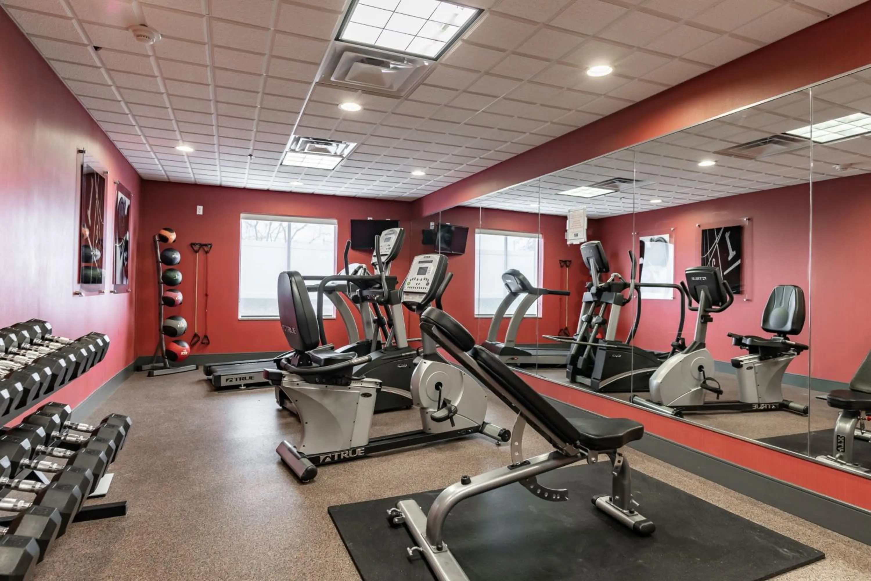 Fitness centre/facilities in Holiday Inn Express & Suites New Martinsville by IHG
