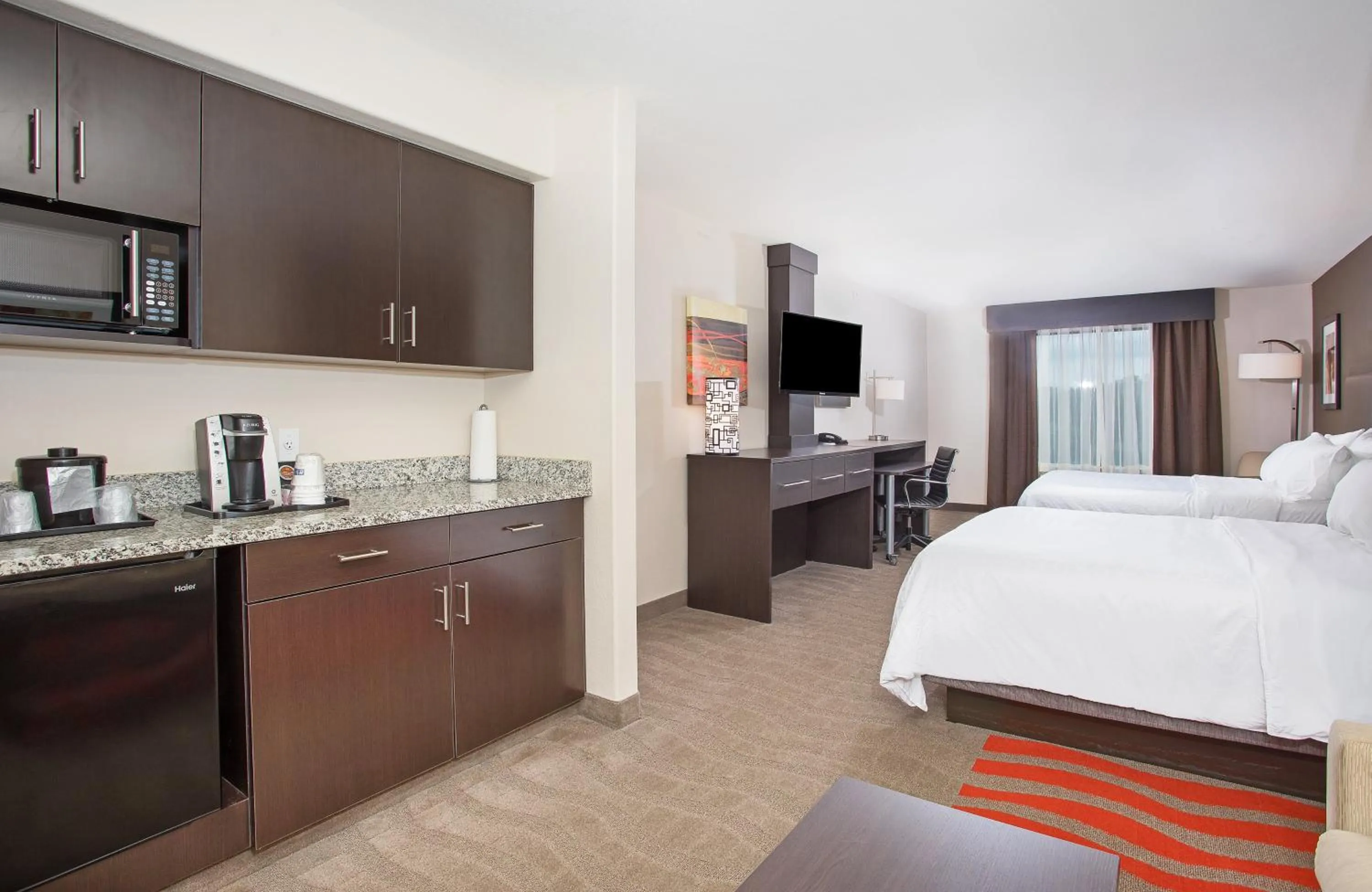 Photo of the whole room, Bed in Holiday Inn Express Hotel & Suites Glasgow by IHG