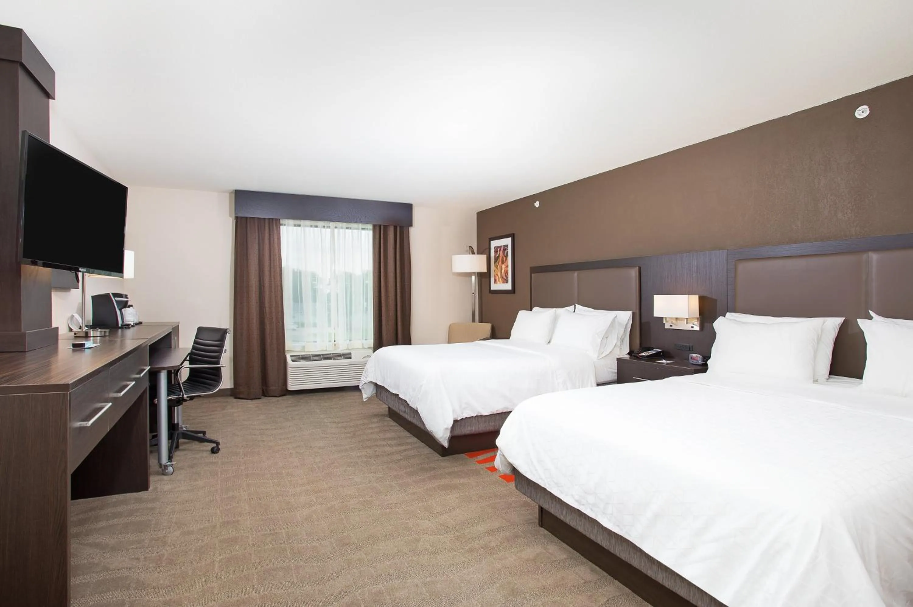 Photo of the whole room, Bed in Holiday Inn Express Hotel & Suites Glasgow by IHG