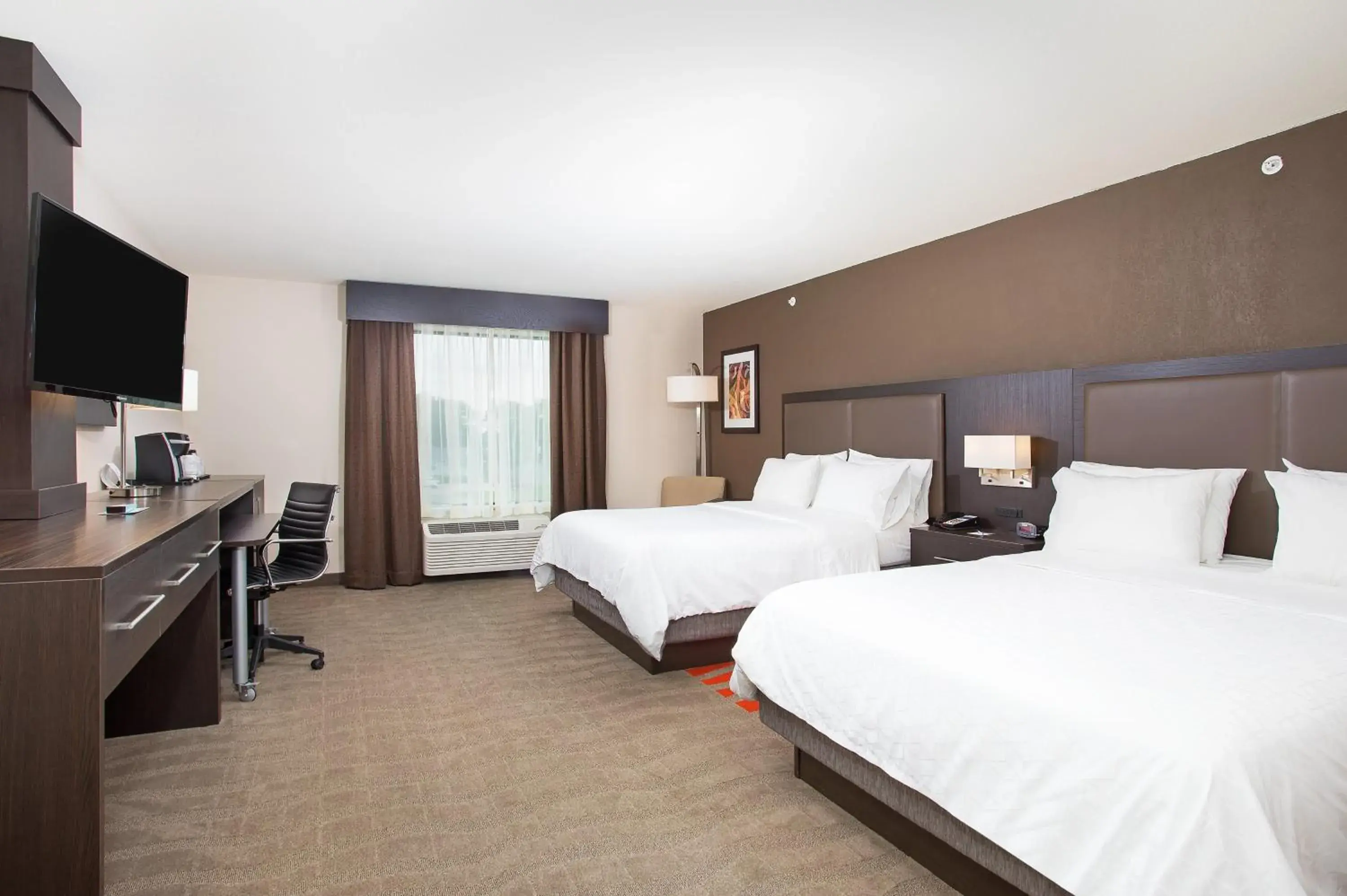 Standard Queen Room with Two Queen Beds - Communications and Mobility Accessible in Holiday Inn Express Hotel & Suites Glasgow by IHG Standard Queen Room with Two Queen Beds - Communications and Mobility Accessible in Holiday Inn Express Hotel & Suites Glasgow by IHG