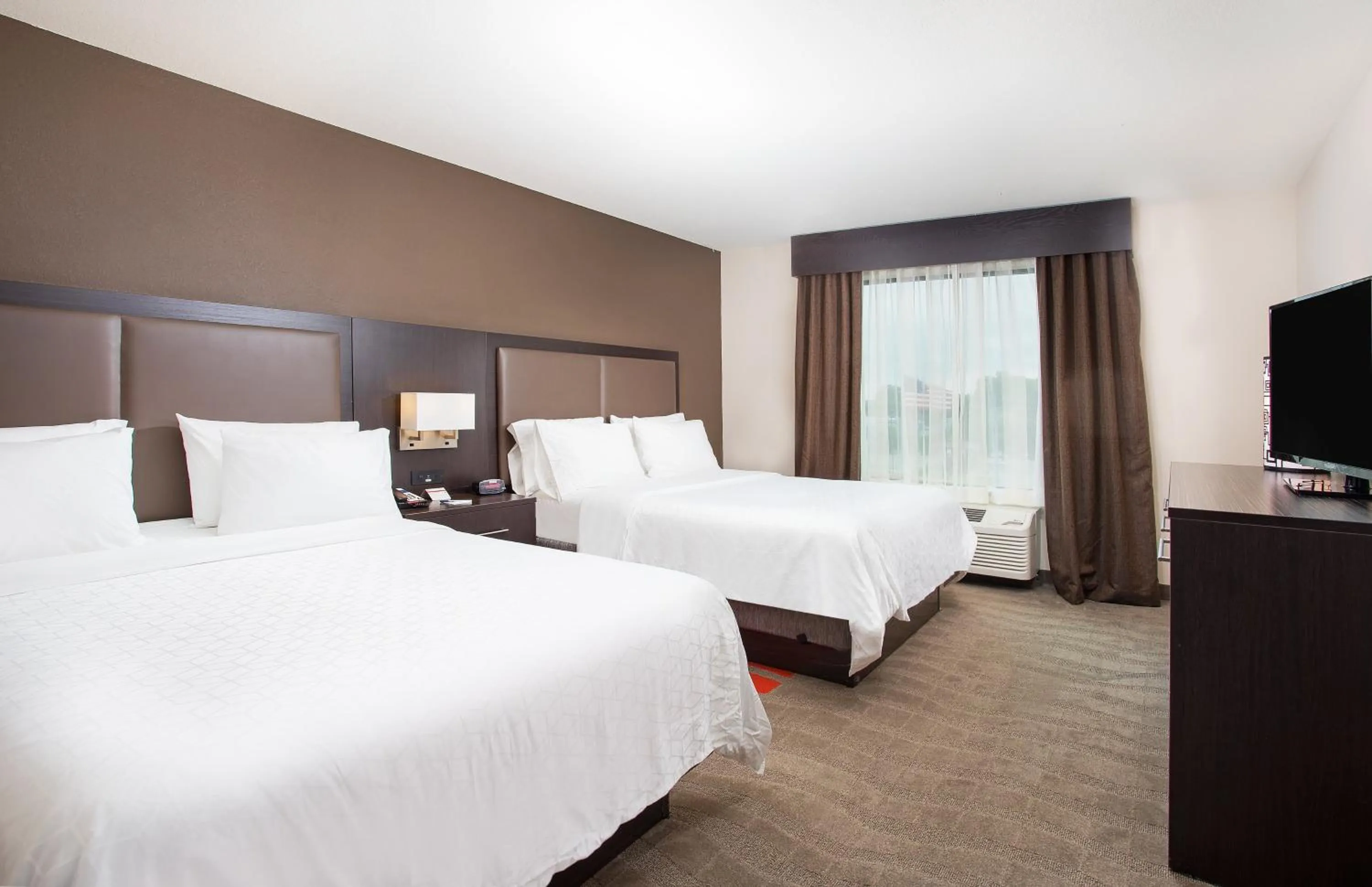 Photo of the whole room, Bed in Holiday Inn Express Hotel & Suites Glasgow by IHG