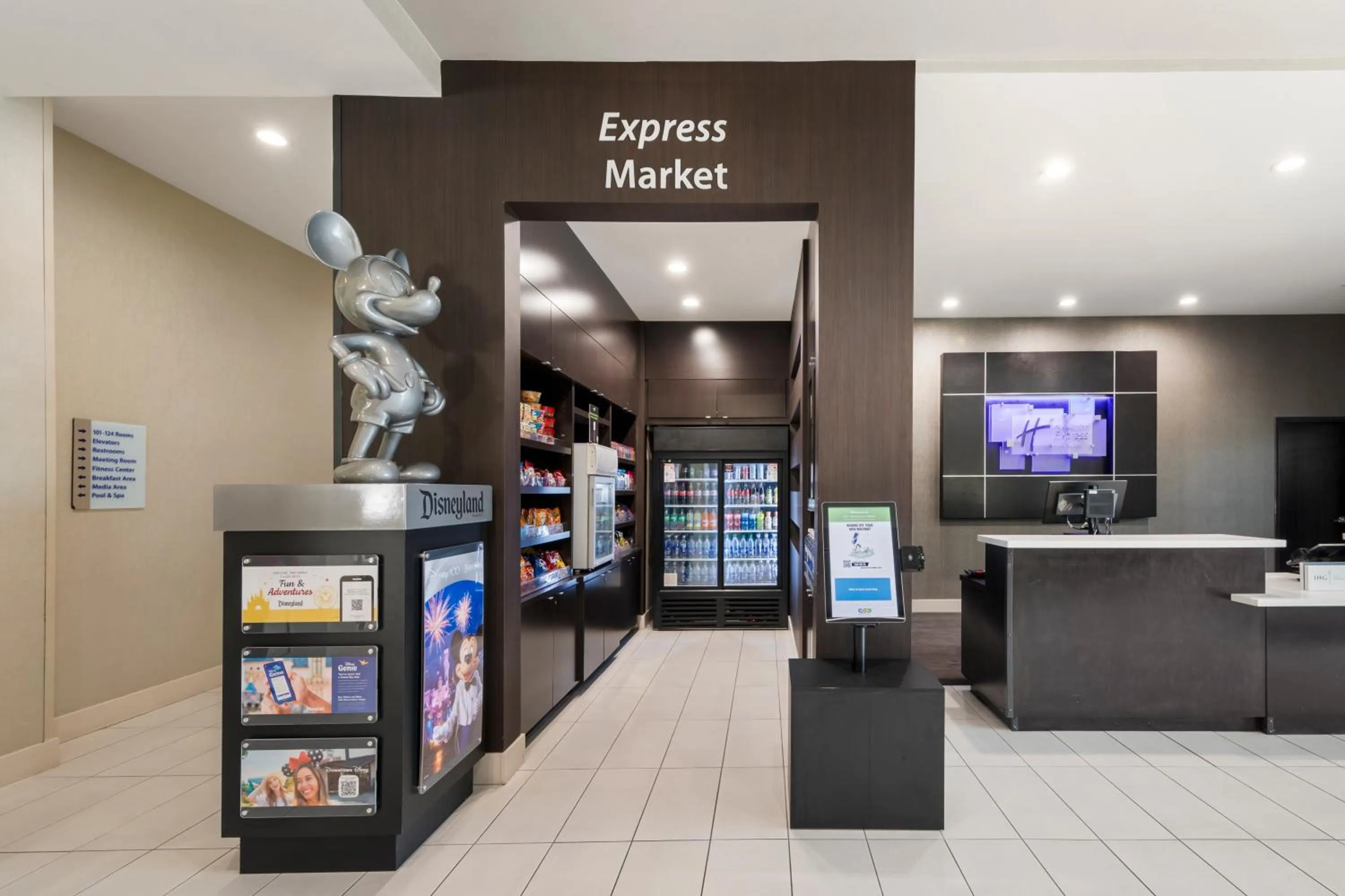 Restaurant/places to eat in Holiday Inn Express & Suites Anaheim Resort Area by IHG