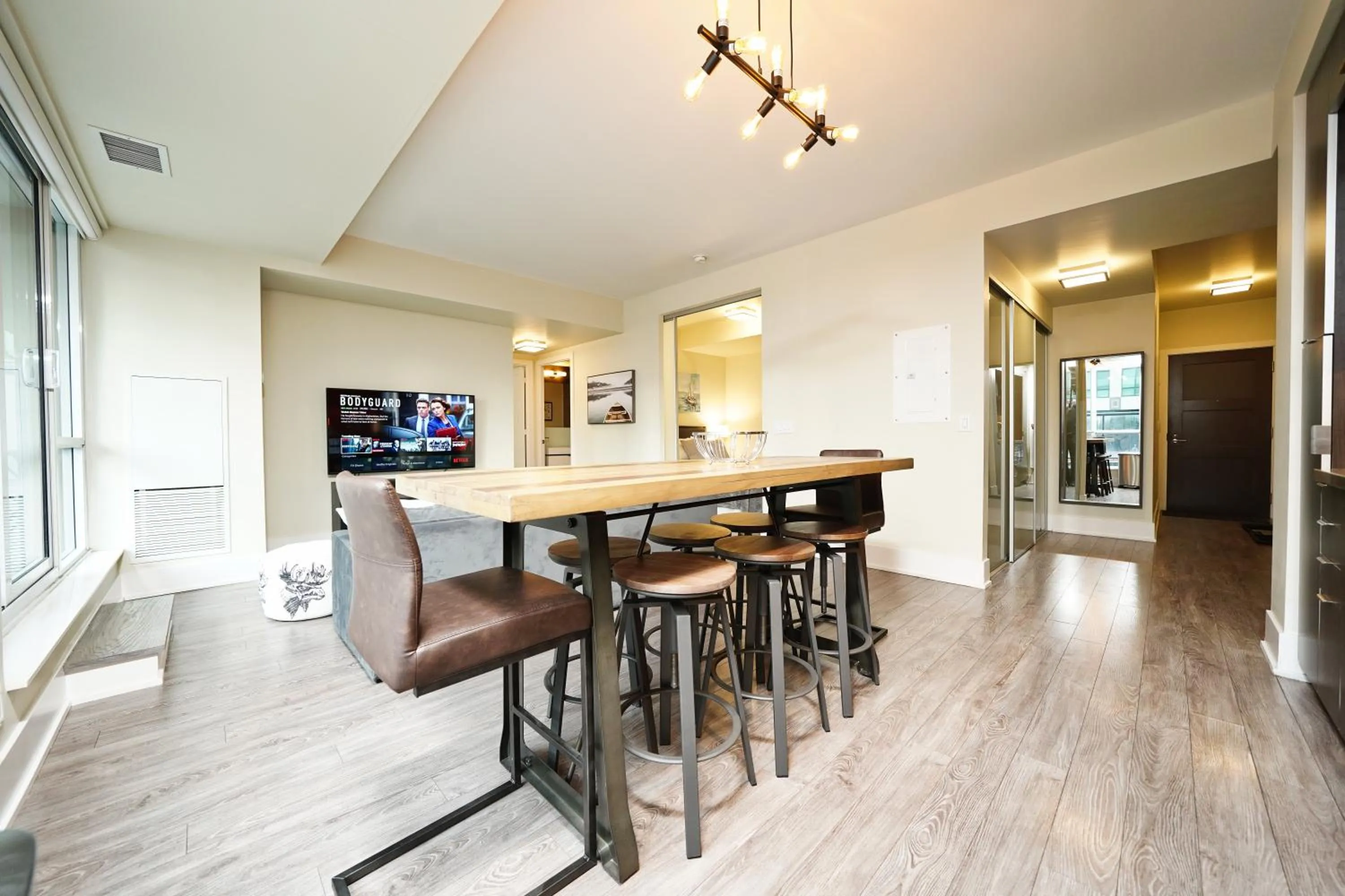 Dining area in Rivetstays - The Atmos I