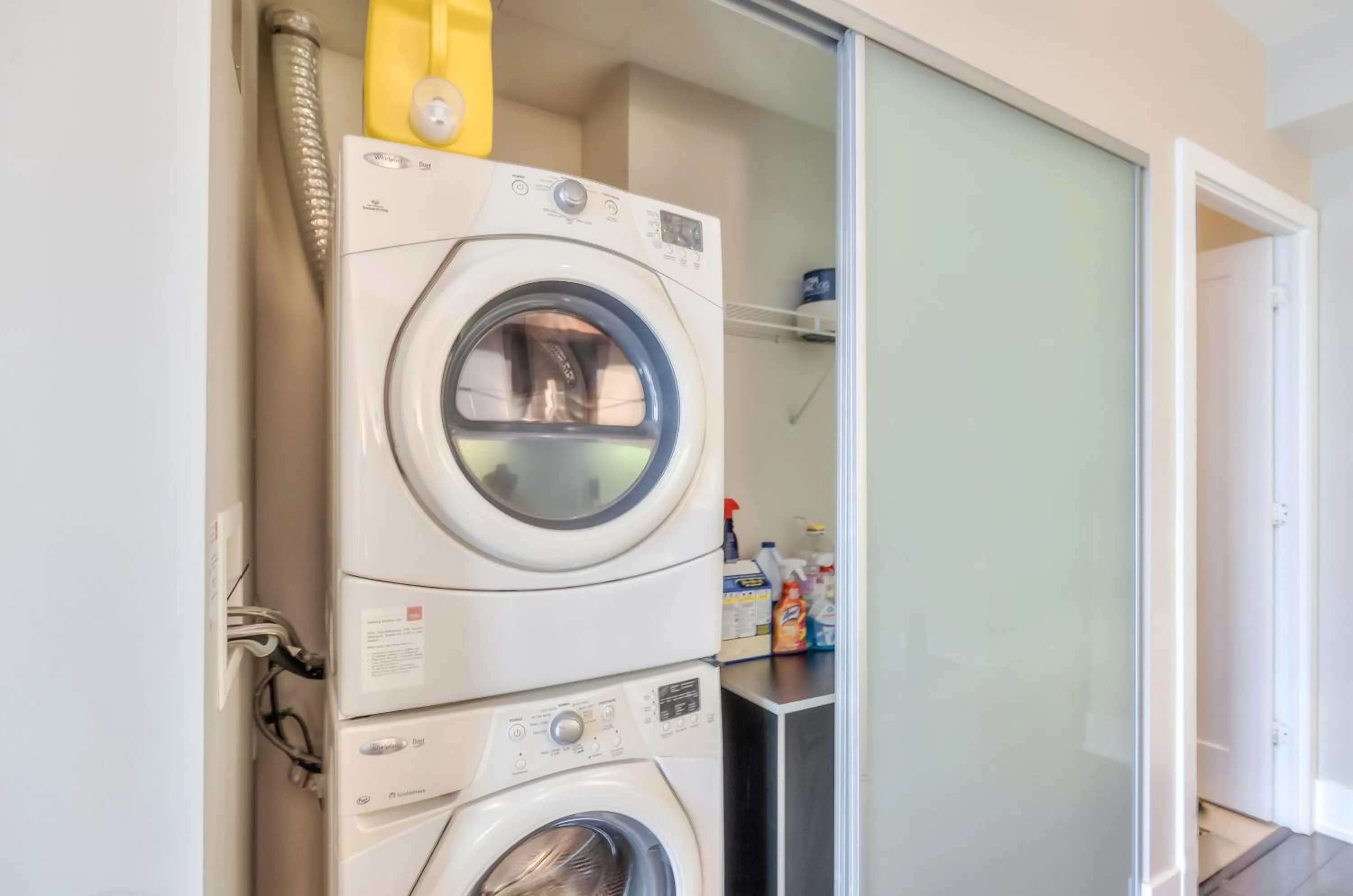 washing machine in Rivetstays - The Atmos I