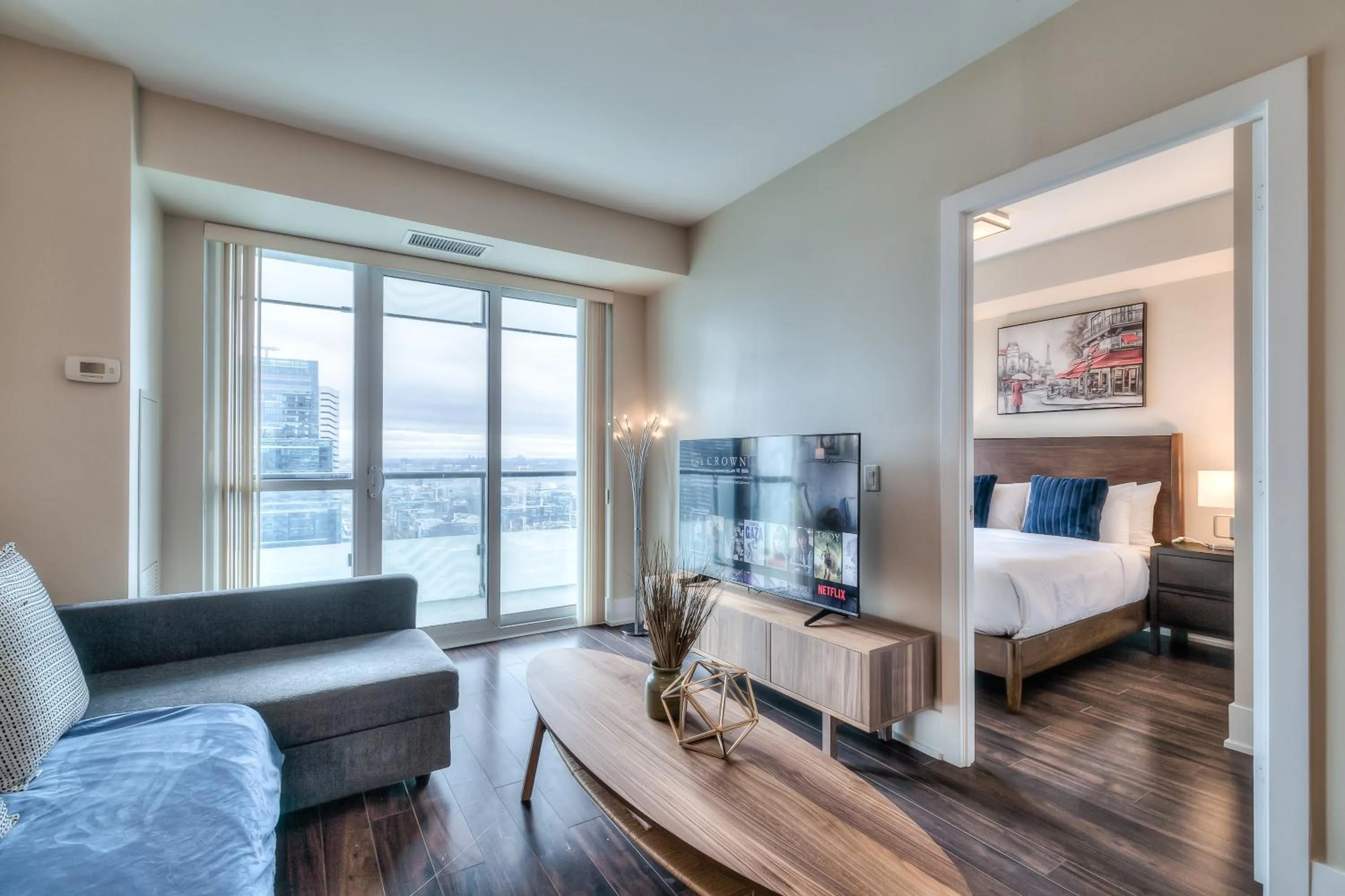 Living room, Bed in Rivetstays - The Atmos I