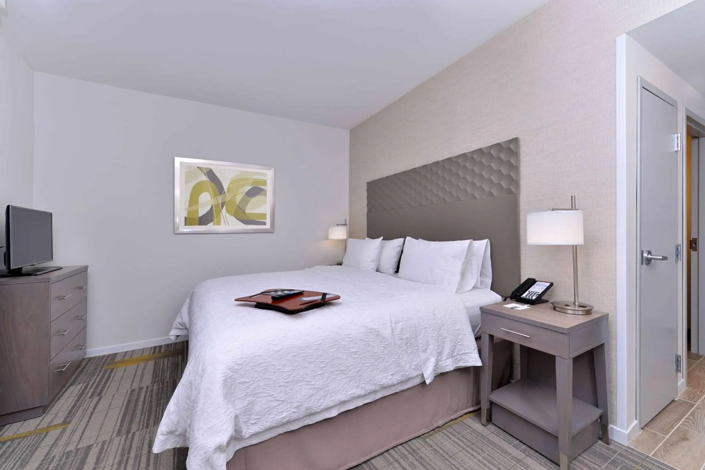 King Room - Non-Smoking in Hampton Inn & Suites Shelby, North Carolina King Room - Non-Smoking in Hampton Inn & Suites Shelby, North Carolina