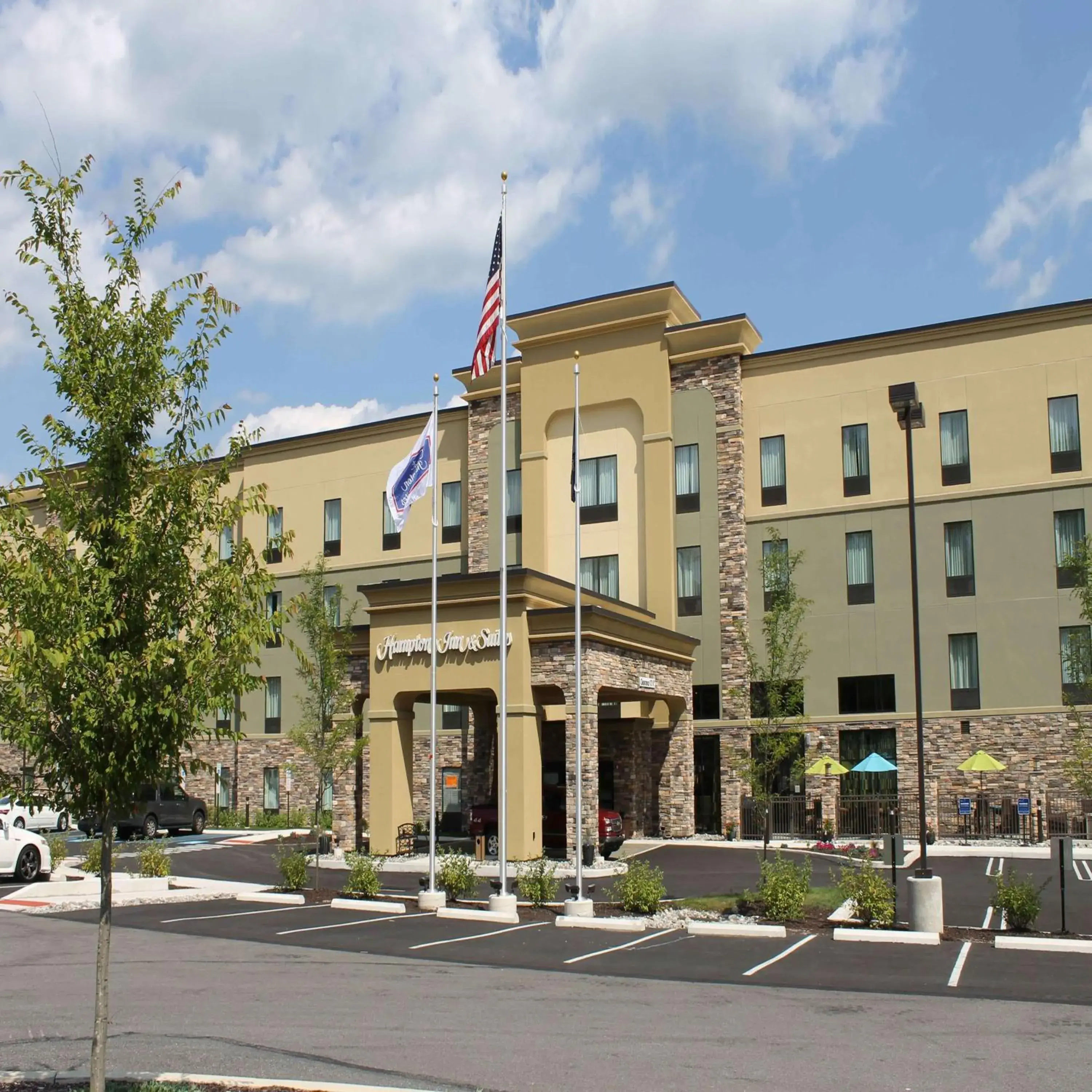 Property building in Hampton Inn & Suites Stroudsburg Bartonsville Poconos Property building in Hampton Inn & Suites Stroudsburg Bartonsville Poconos