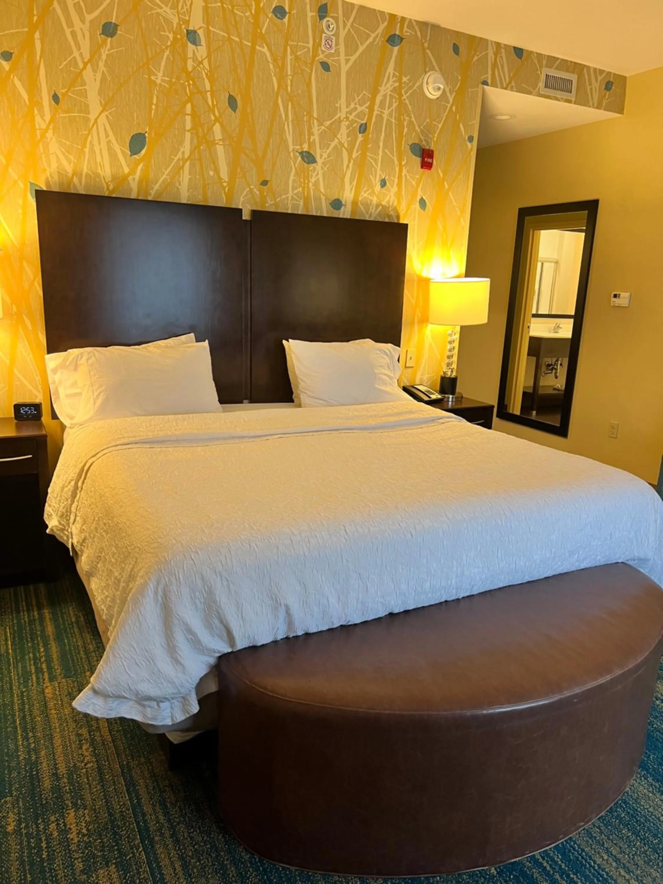 Bed in Hampton Inn & Suites Stroudsburg Bartonsville Poconos
