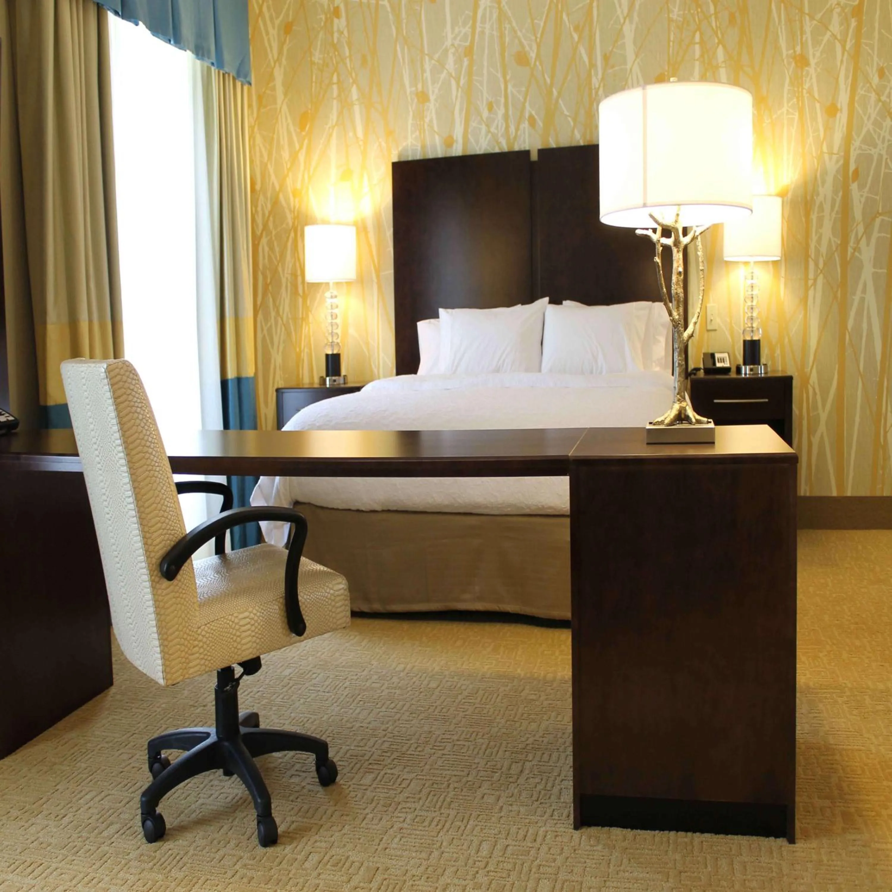 Bed in Hampton Inn & Suites Stroudsburg Bartonsville Poconos