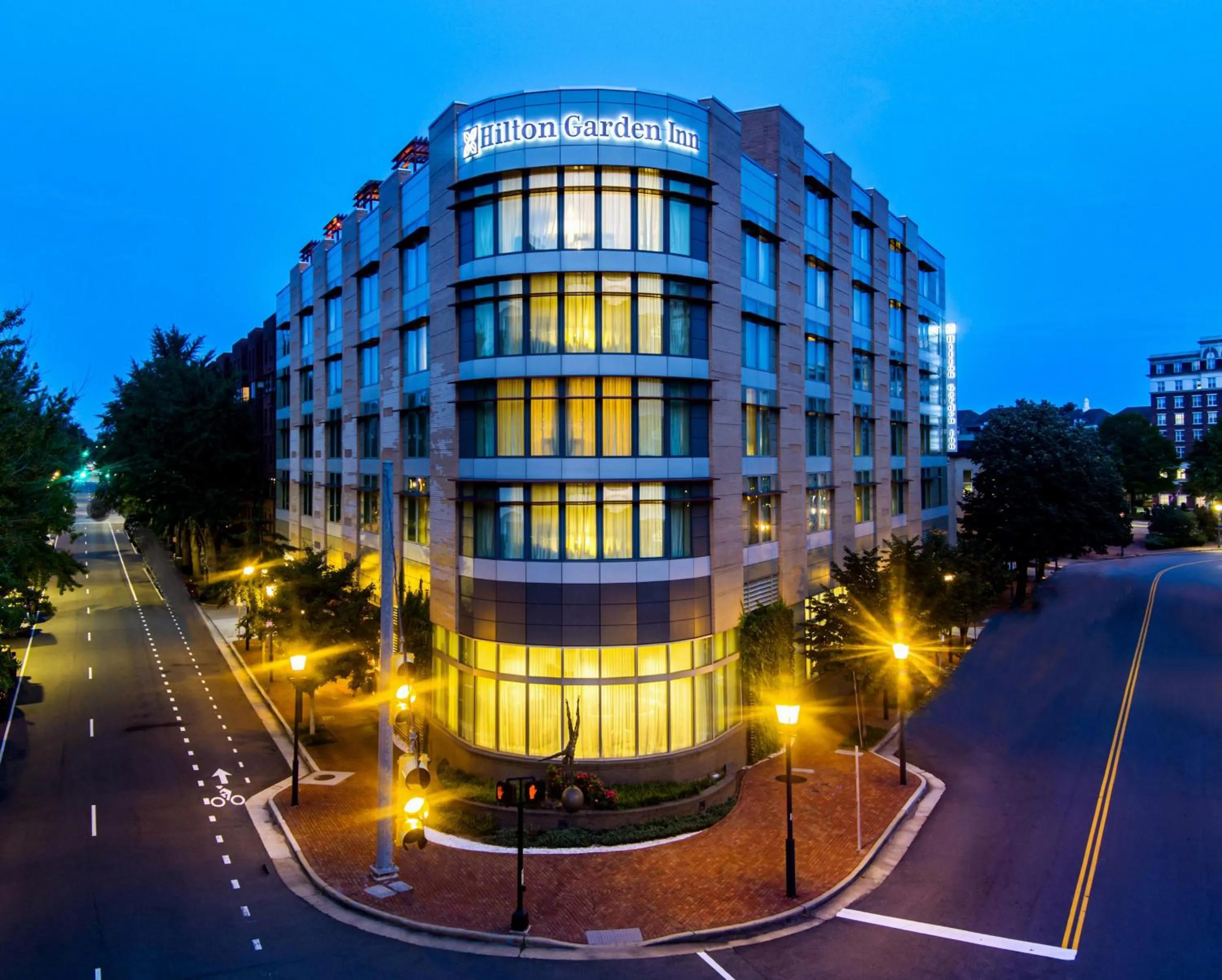 Property building in Hilton Garden Inn Alexandria Old Town National Harbor