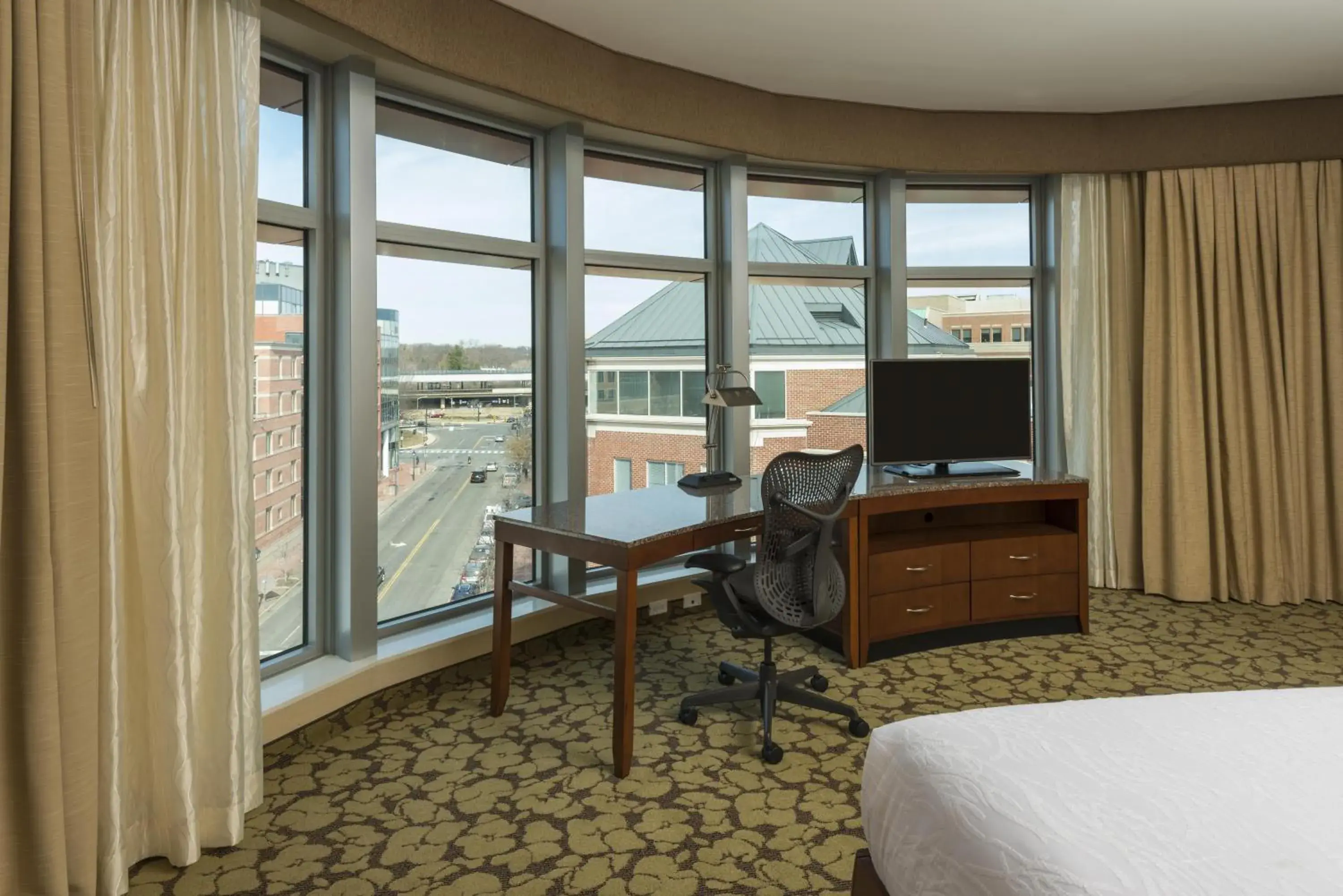 Bed in Hilton Garden Inn Alexandria Old Town National Harbor Bed in Hilton Garden Inn Alexandria Old Town National Harbor