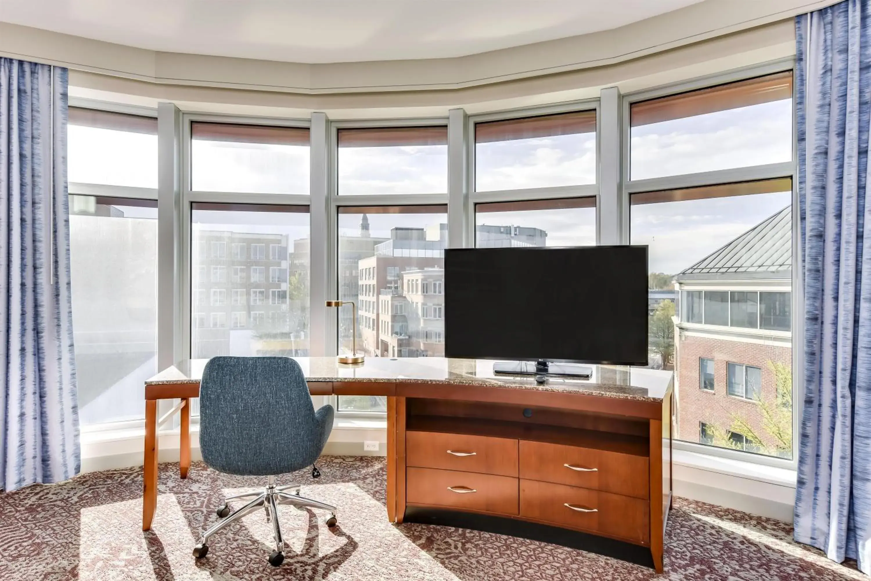 Bedroom in Hilton Garden Inn Alexandria Old Town National Harbor Bedroom in Hilton Garden Inn Alexandria Old Town National Harbor