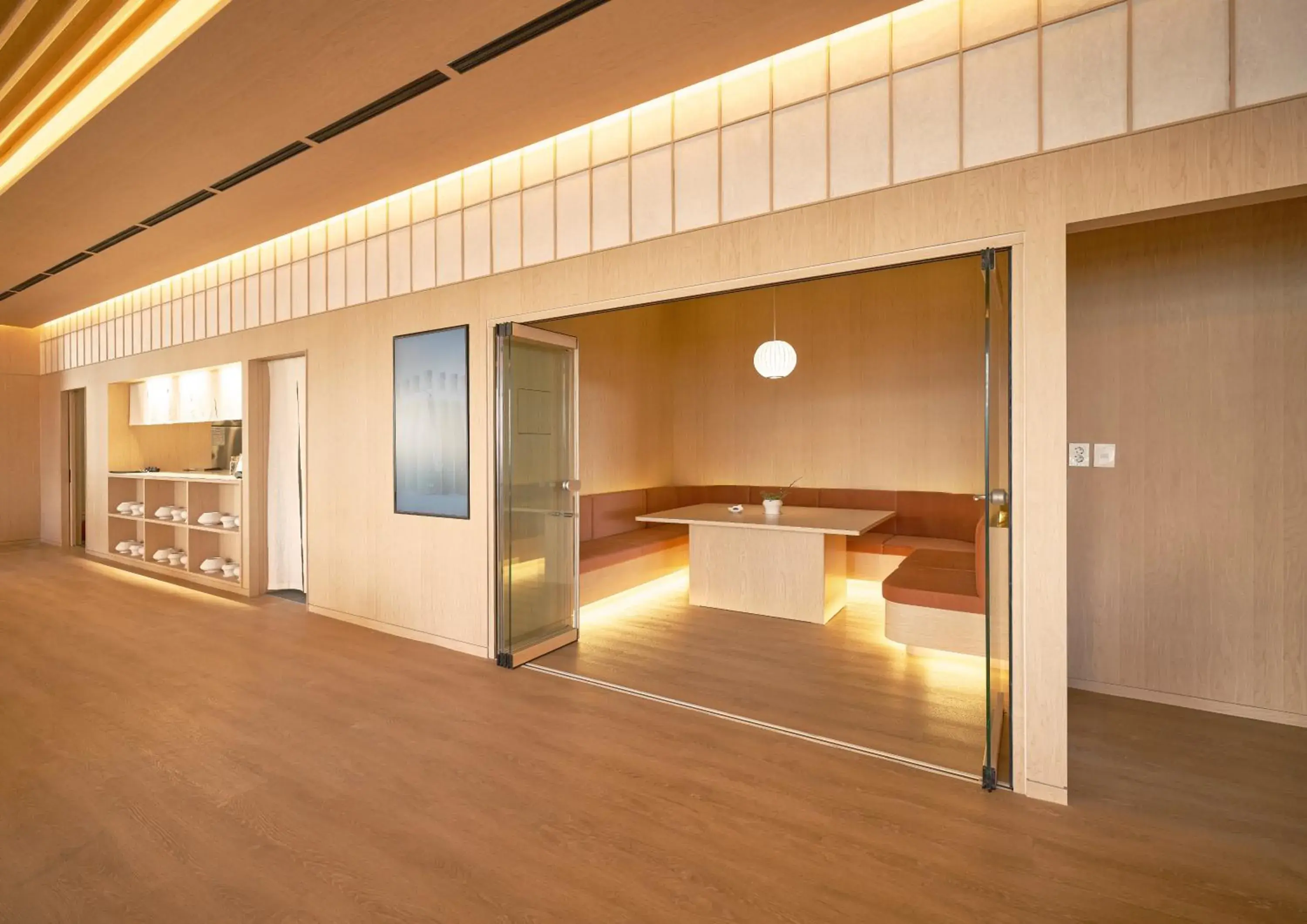 Restaurant/places to eat, Bed in UH Continental CenterPoint Restaurant/places to eat, Bed in UH Continental CenterPoint