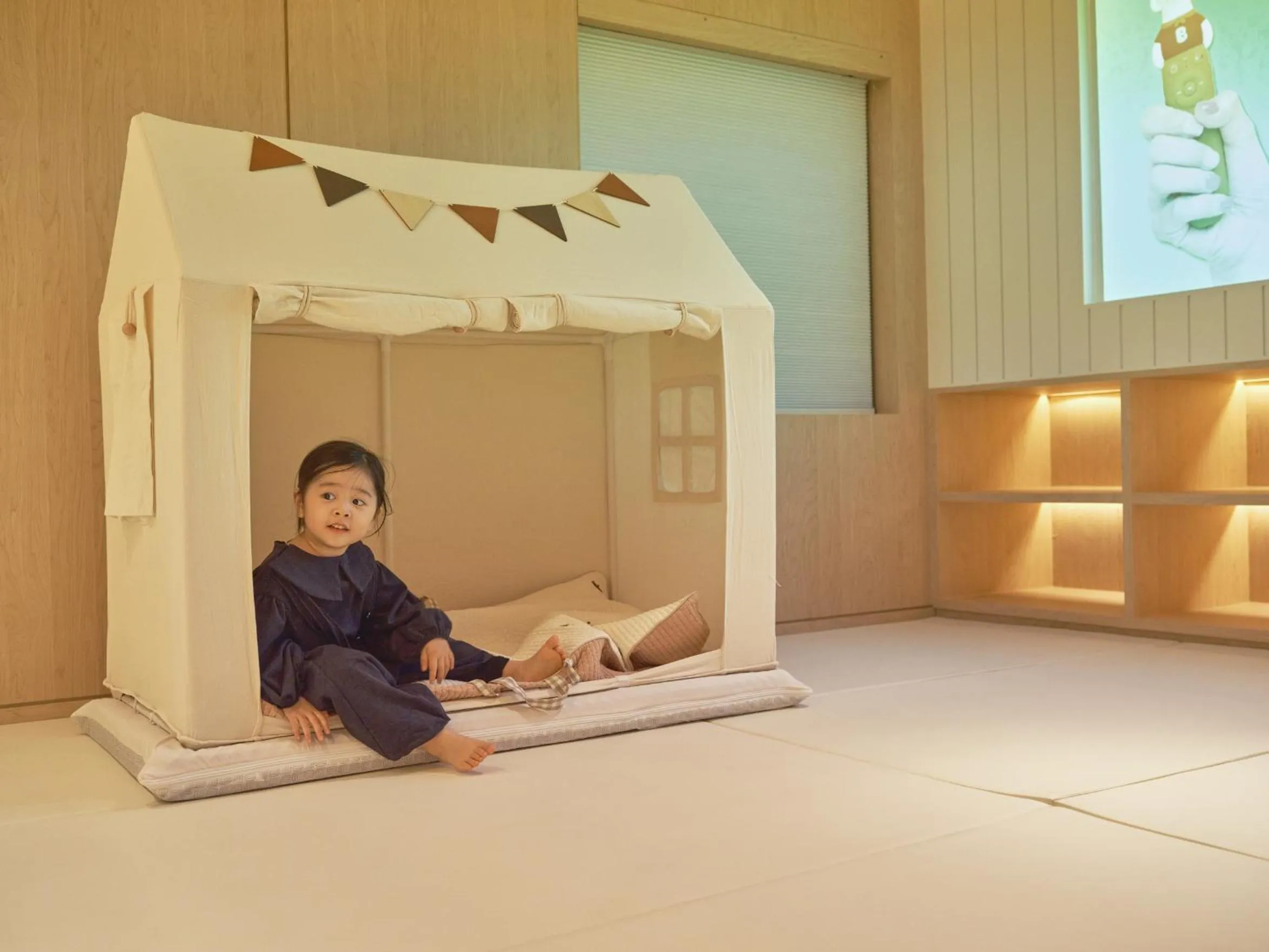 People in UH Continental CenterPoint