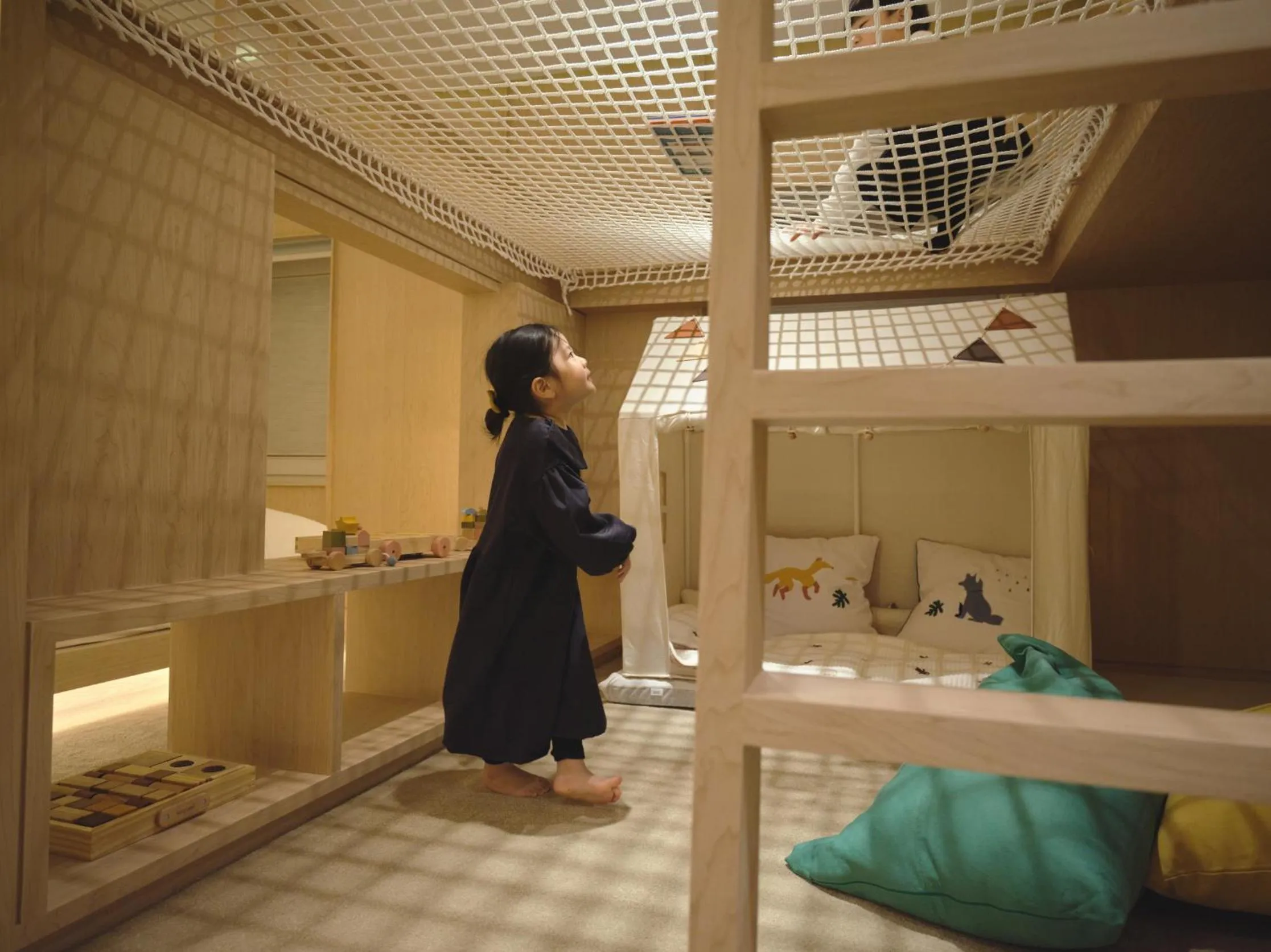 People, Bed in UH Continental CenterPoint