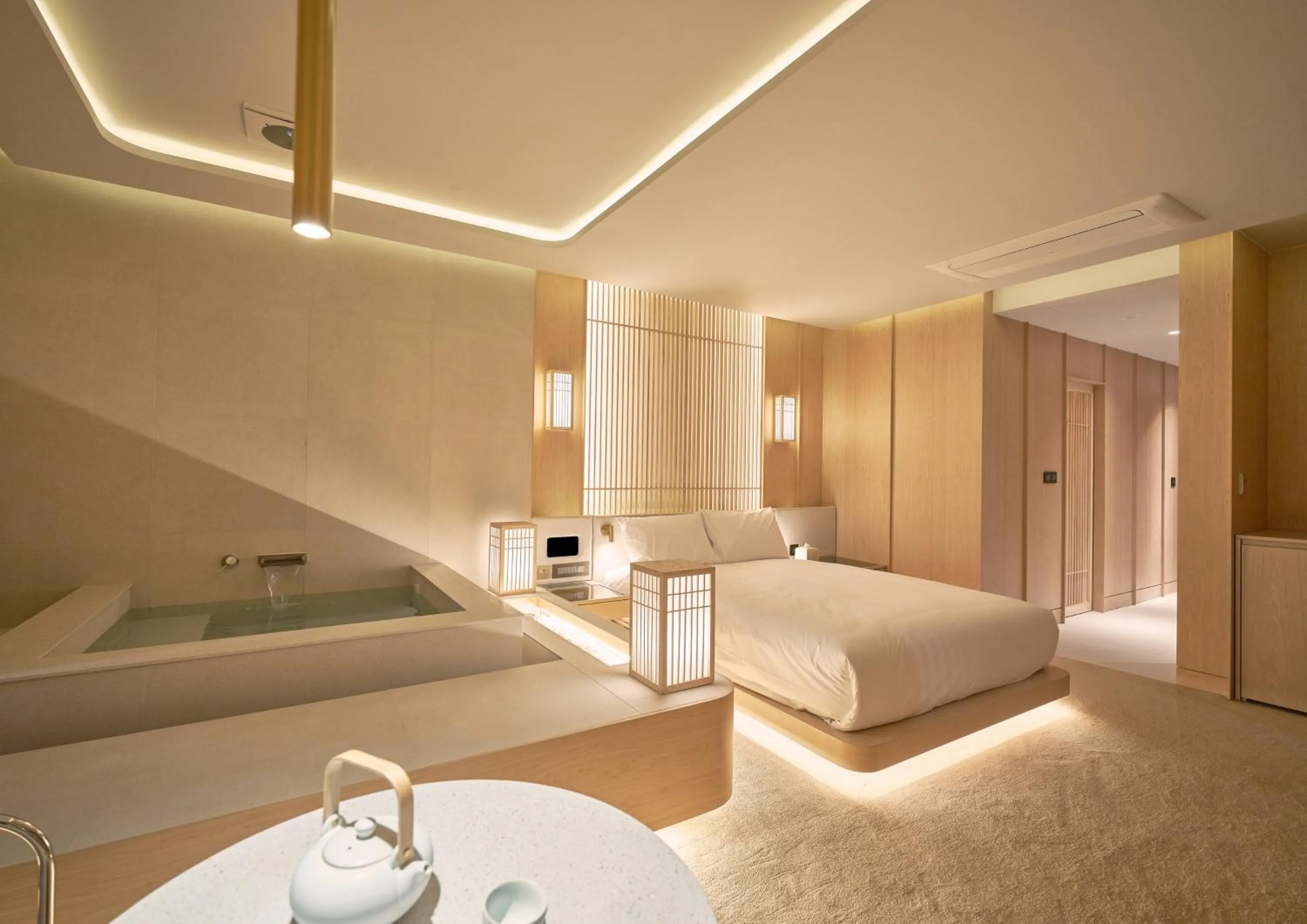 Decorative detail, Bed in UH Continental CenterPoint