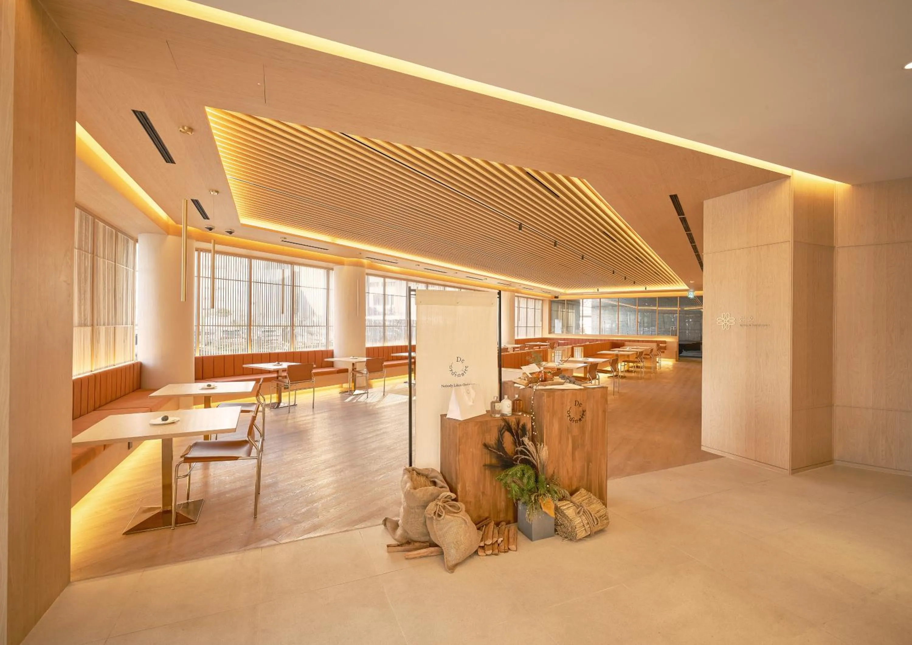 Restaurant/places to eat in UH Continental CenterPoint