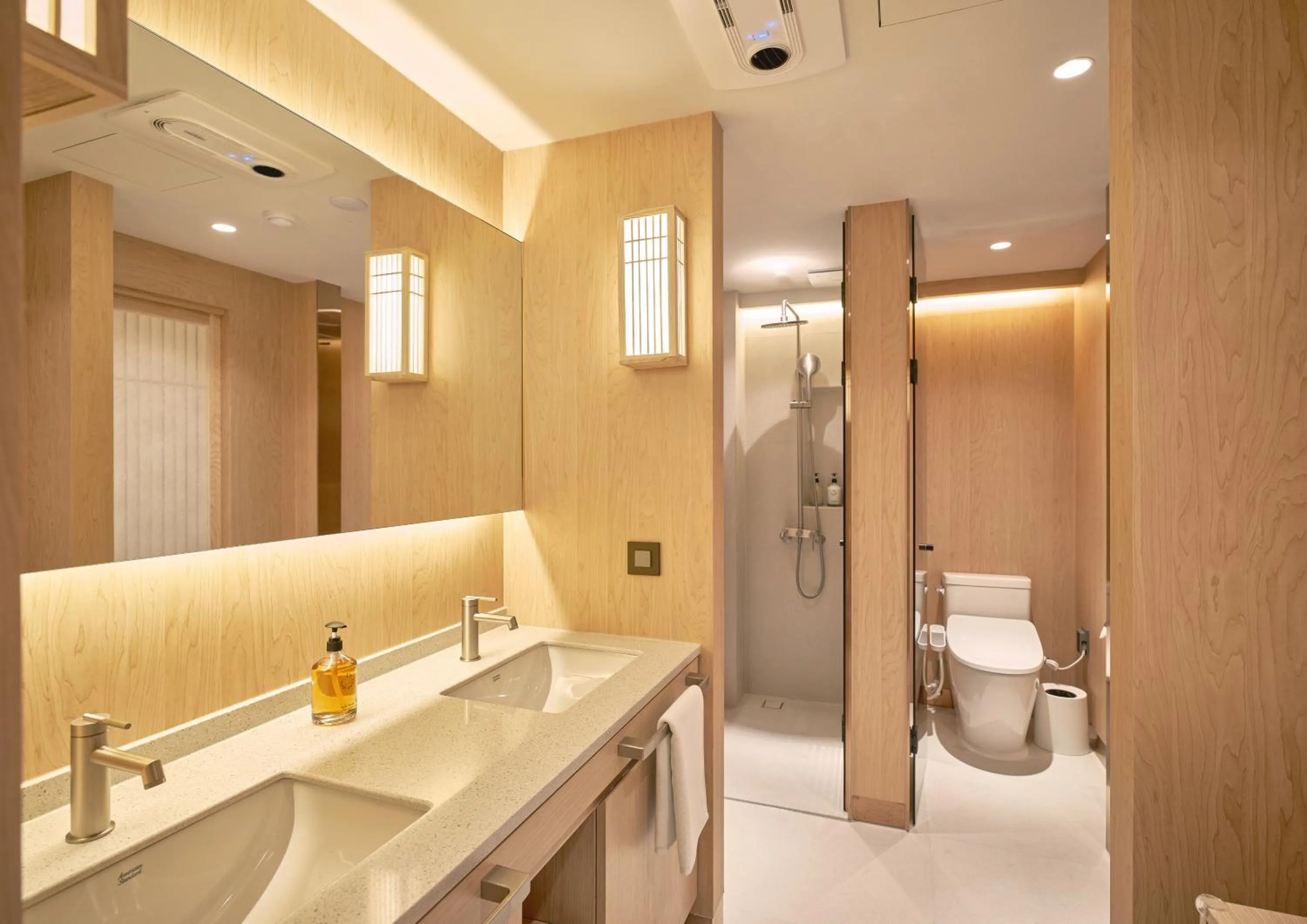 Shower in UH Continental CenterPoint