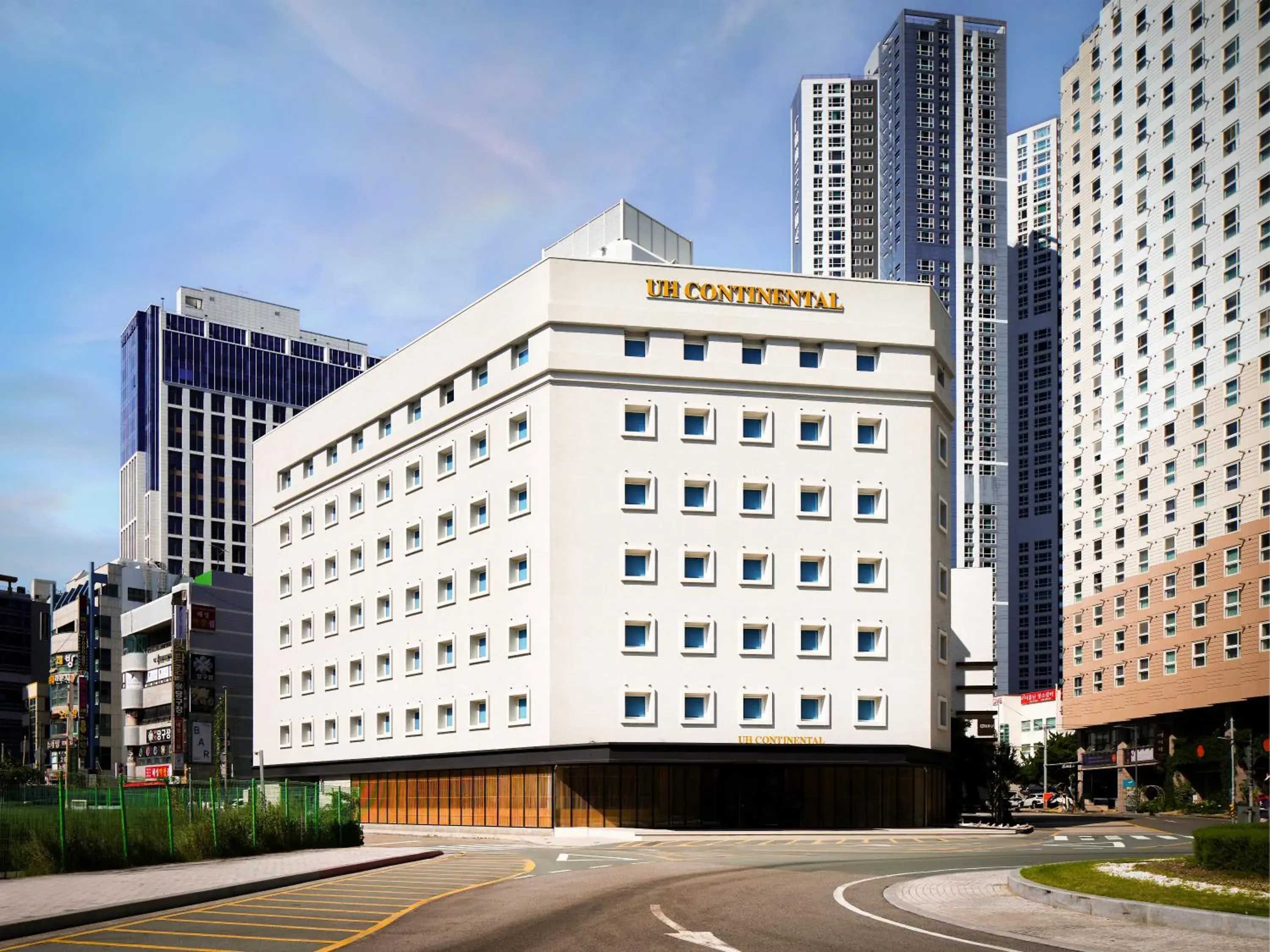 Property building in UH Continental CenterPoint Property building in UH Continental CenterPoint