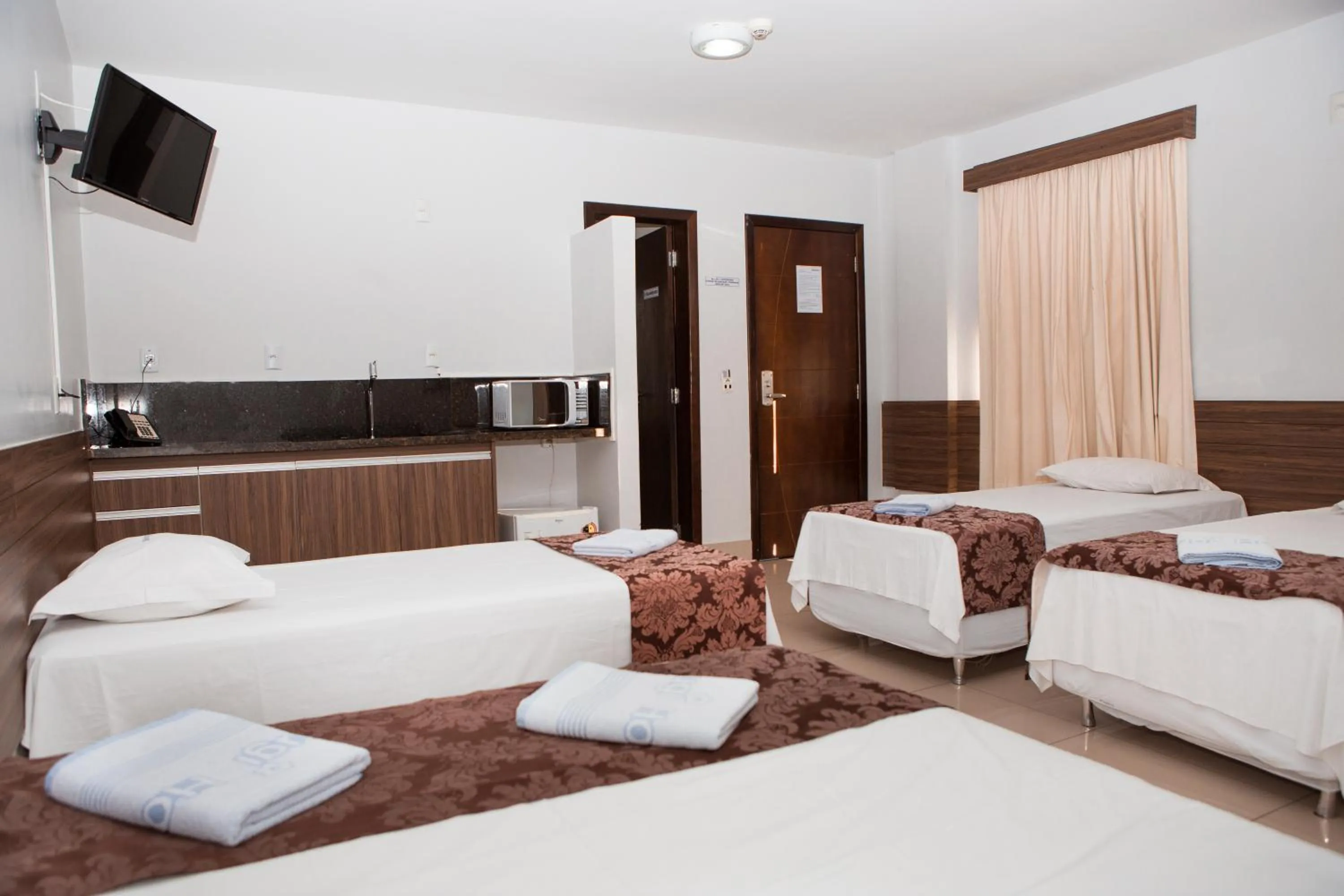 Balcony/Terrace, Bed in Hotel Belugi