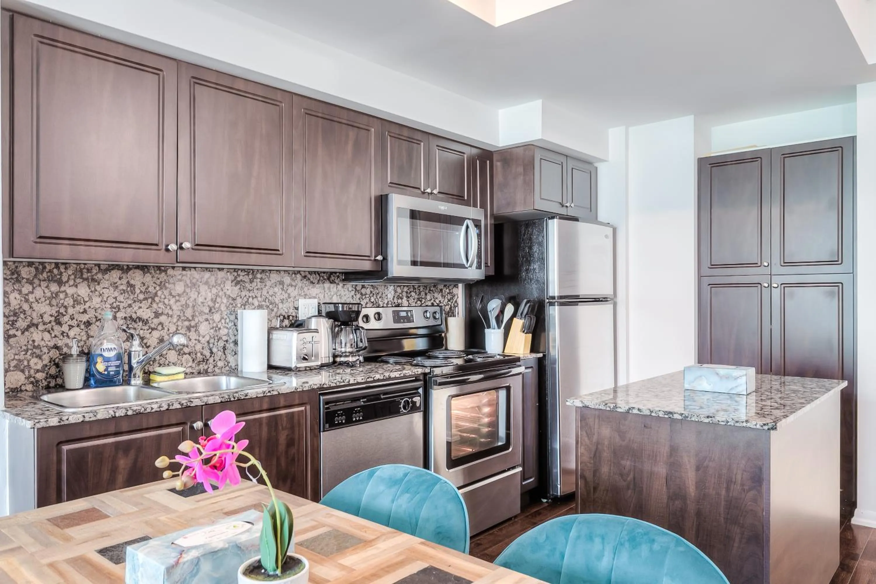 Kitchen or kitchenette in Rivetstays- The Neptune I