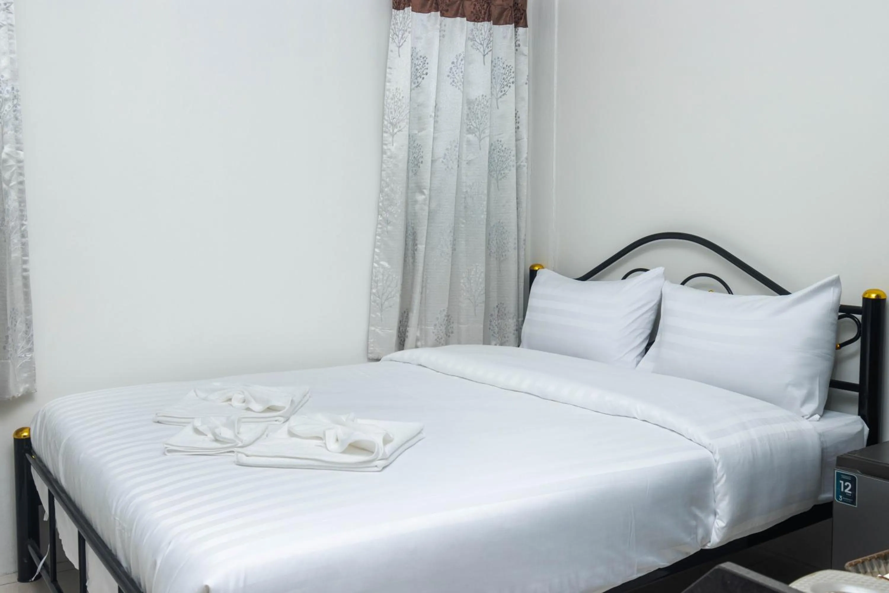 Bedroom, Bed in Taw Win Place