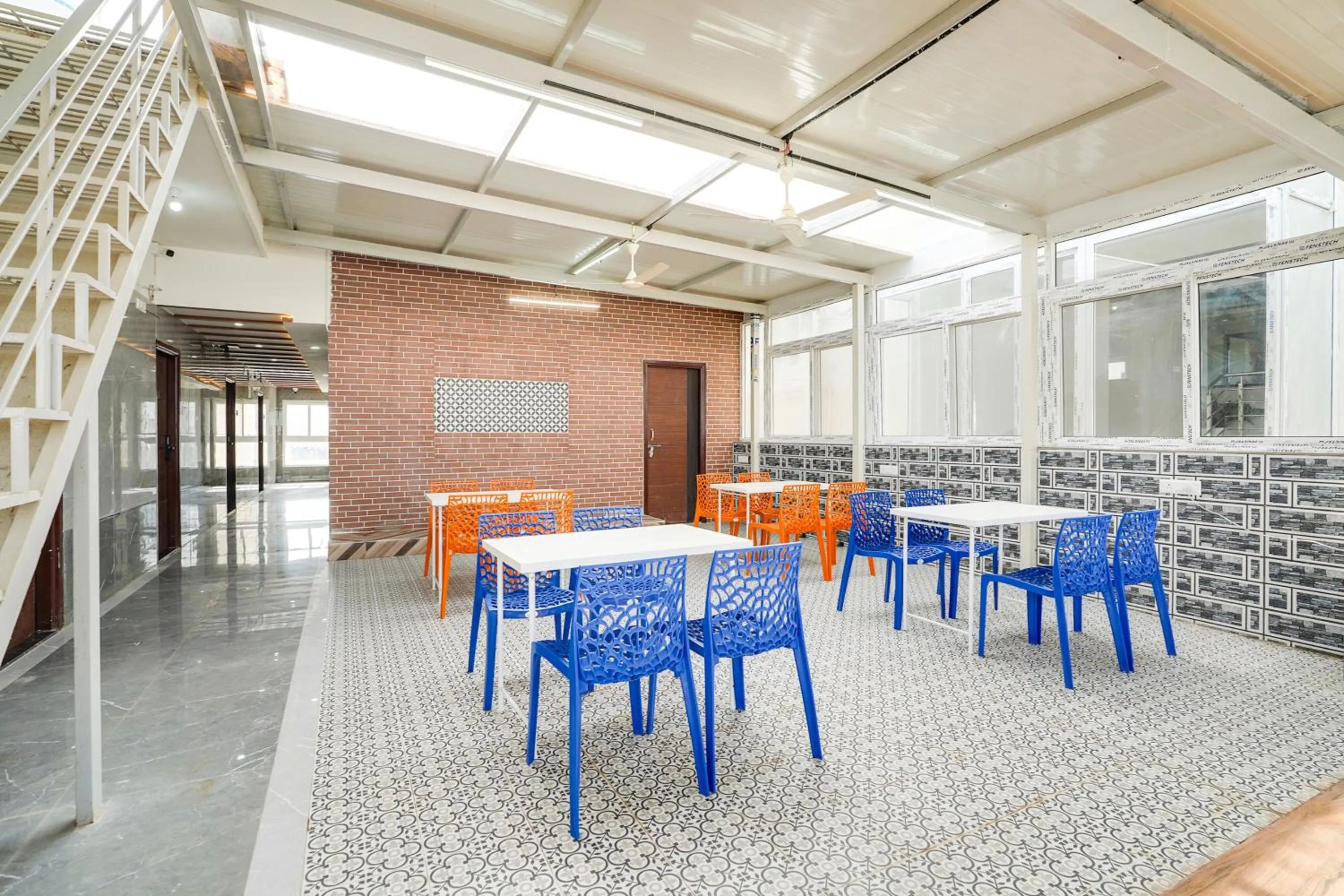 Restaurant/places to eat in Townhouse RedMoon Suites