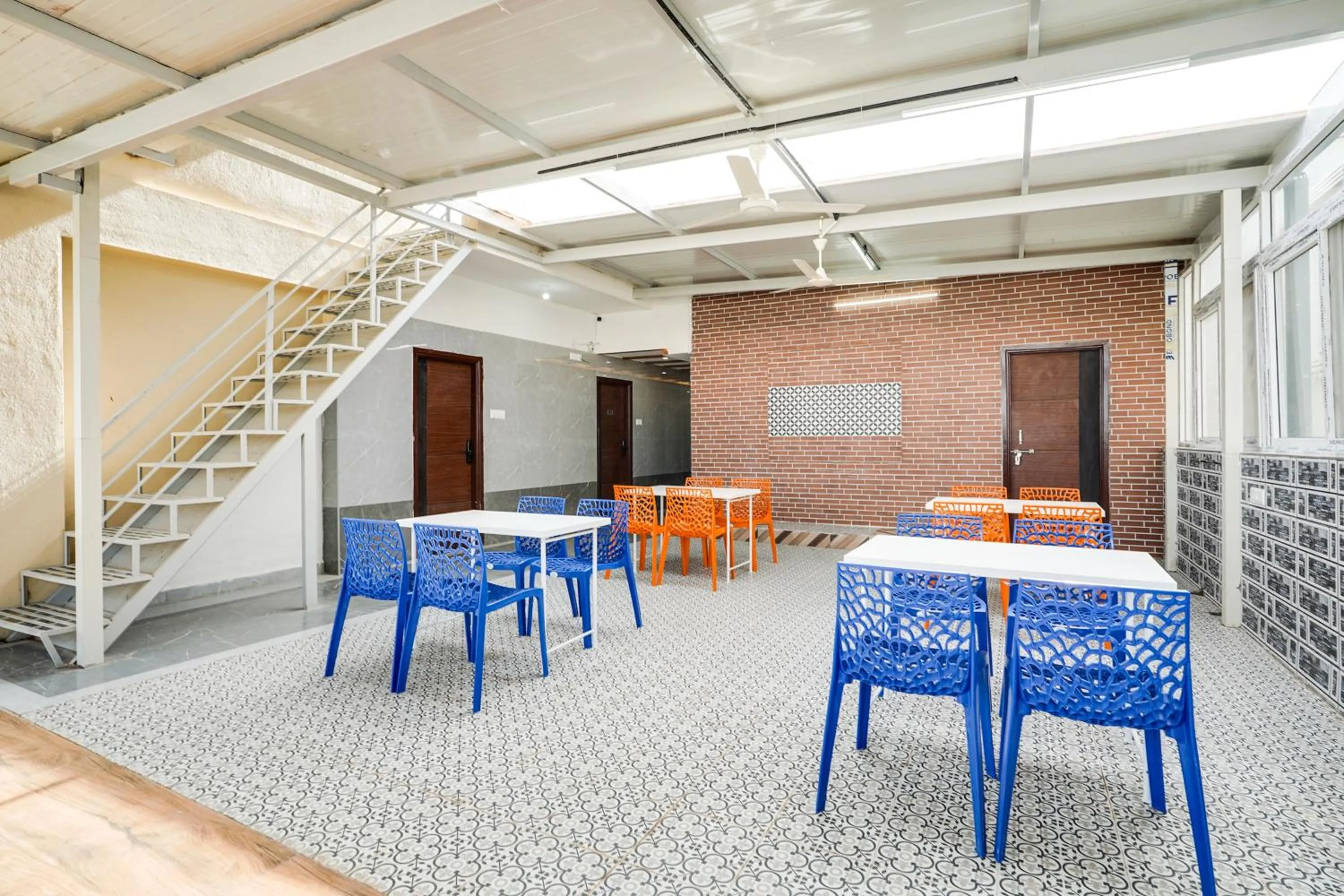 Restaurant/places to eat in Townhouse RedMoon Suites