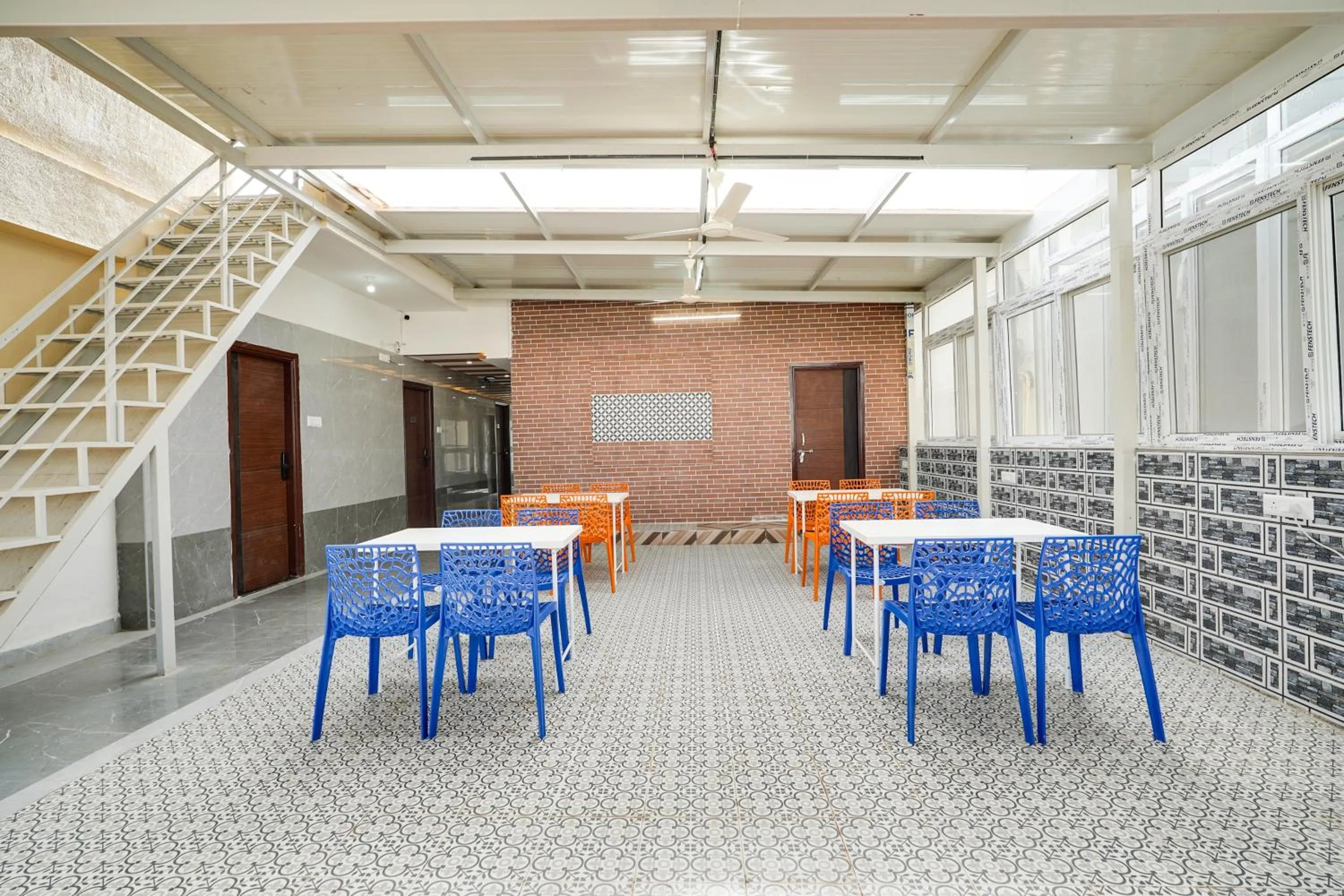 Restaurant/places to eat in Townhouse RedMoon Suites