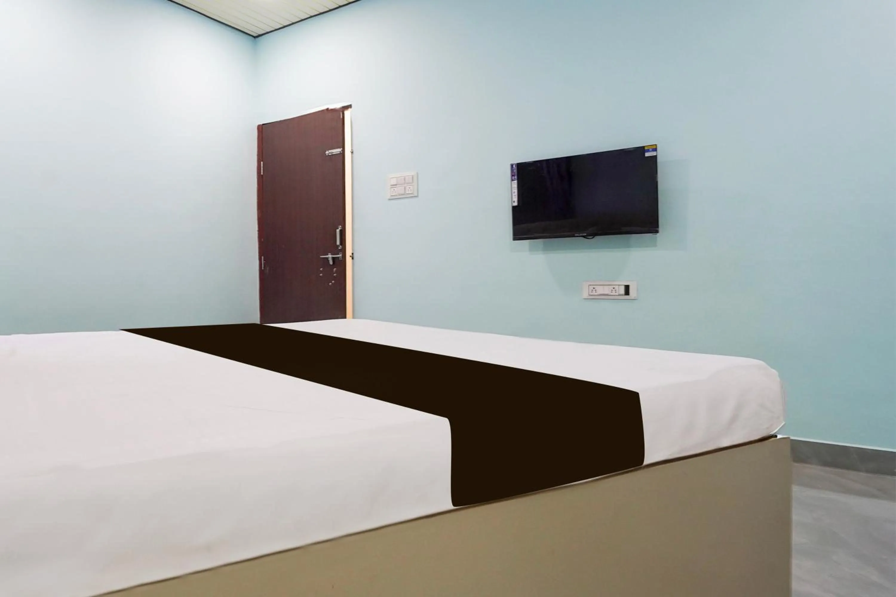 Bedroom, Bed in Hotel O JANNAT