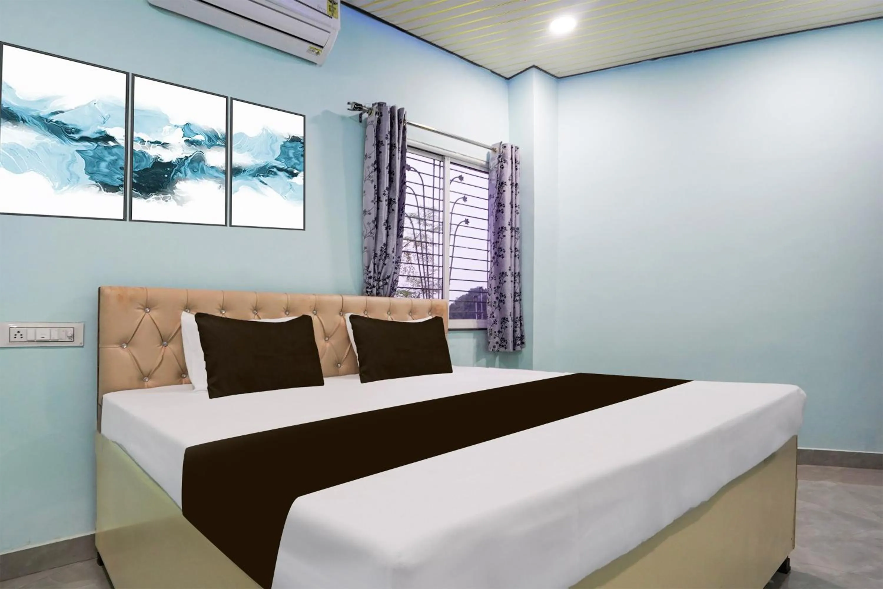 Bedroom, Bed in Hotel O JANNAT