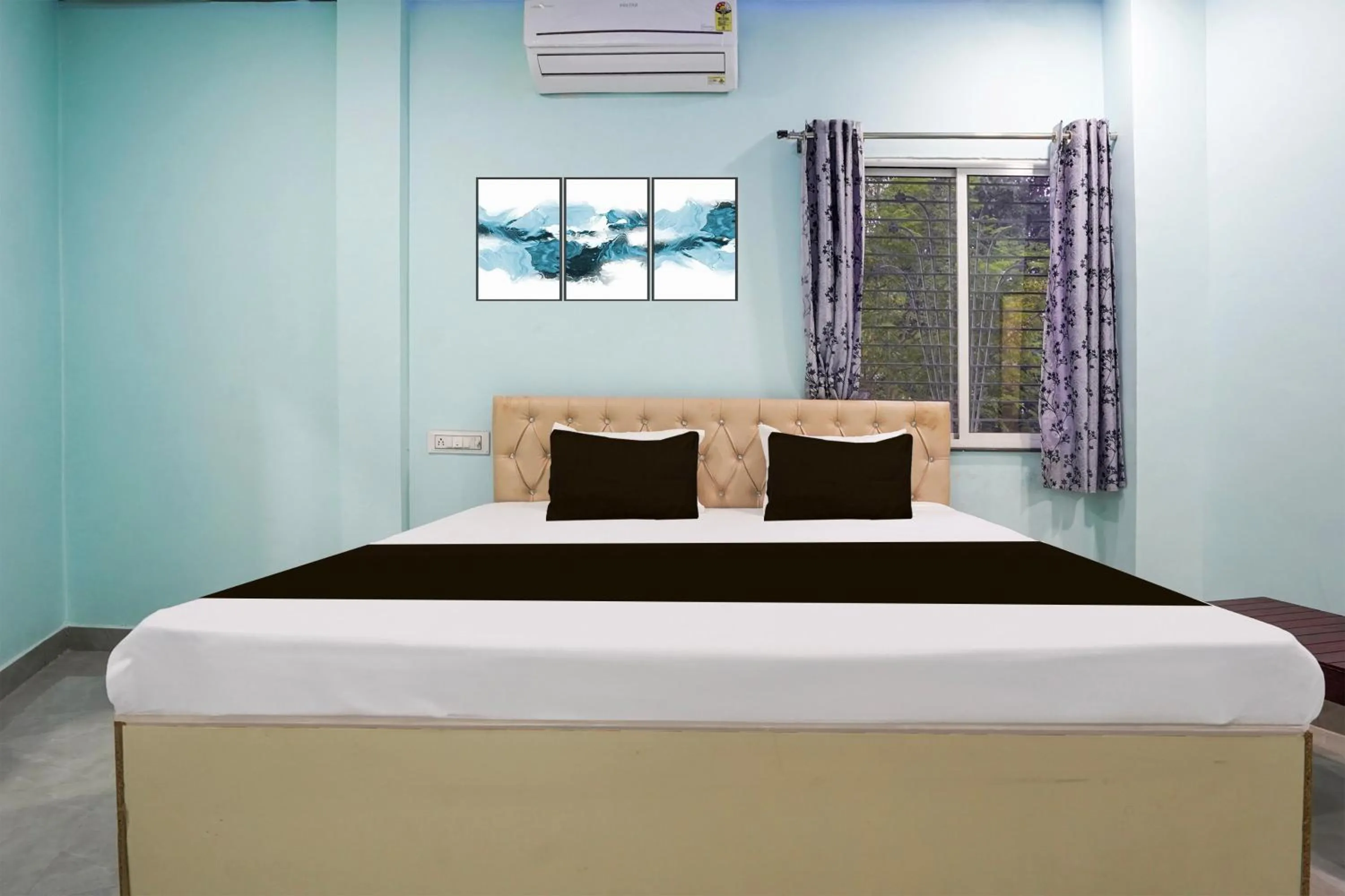 Bedroom, Bed in Hotel O JANNAT