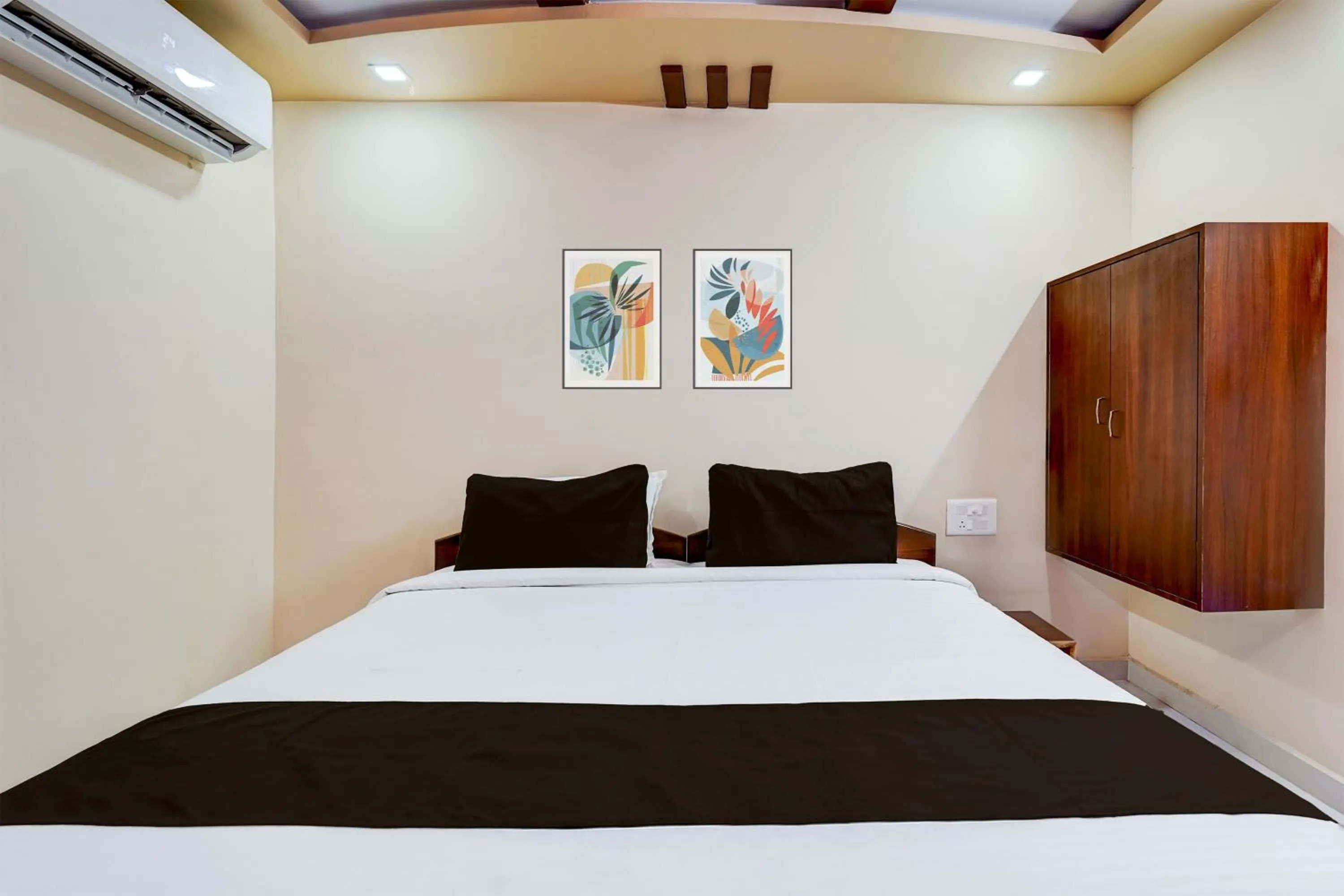 Bedroom, Bed in Super Hotel O GT Road Nellore