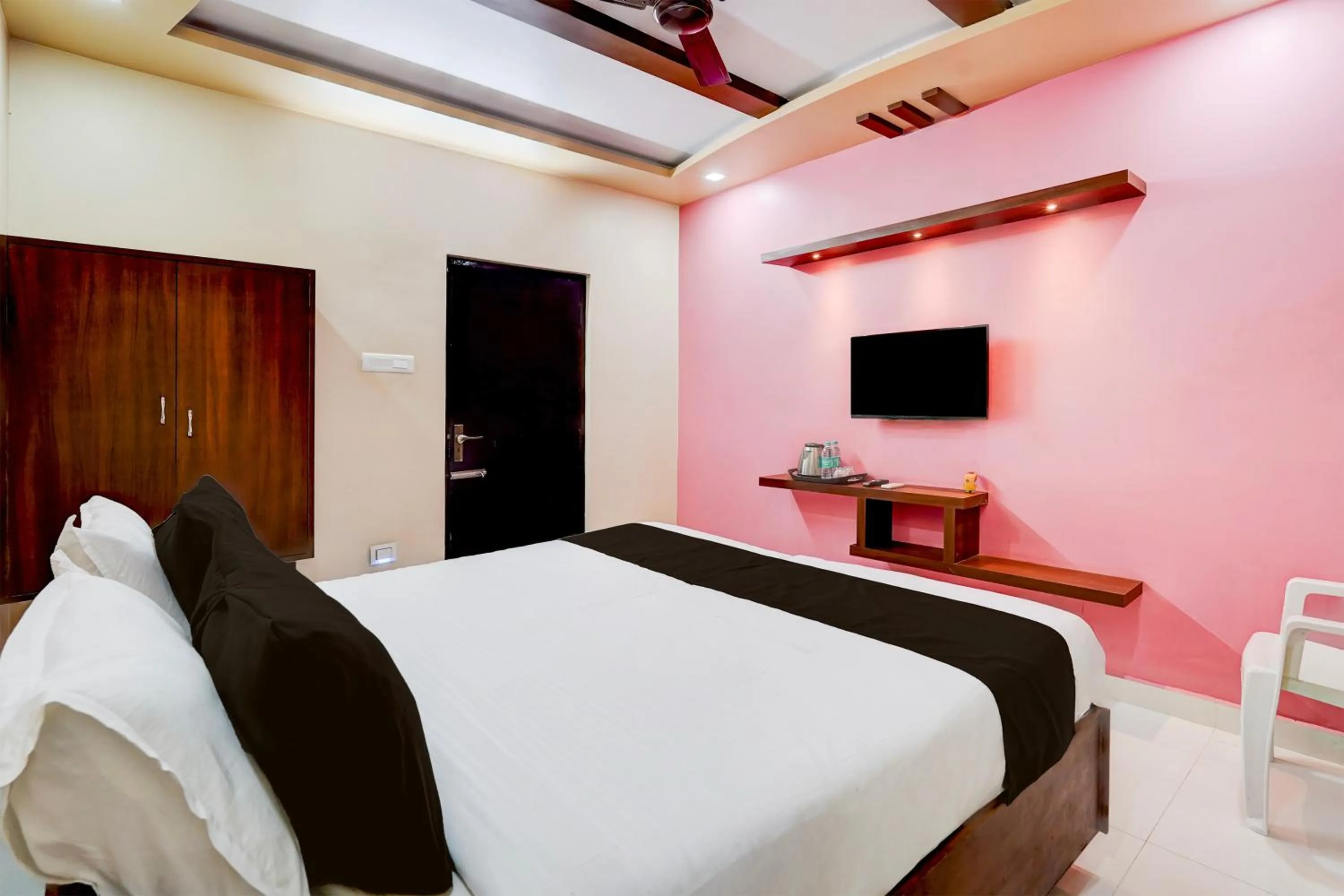 Bedroom, Bed in Super Hotel O GT Road Nellore