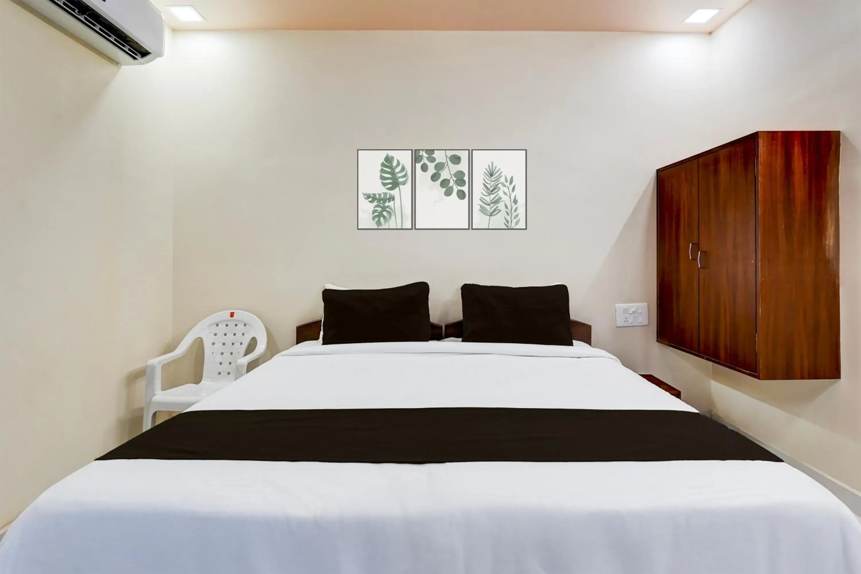 Bedroom, Bed in Super Hotel O GT Road Nellore Bedroom, Bed in Super Hotel O GT Road Nellore