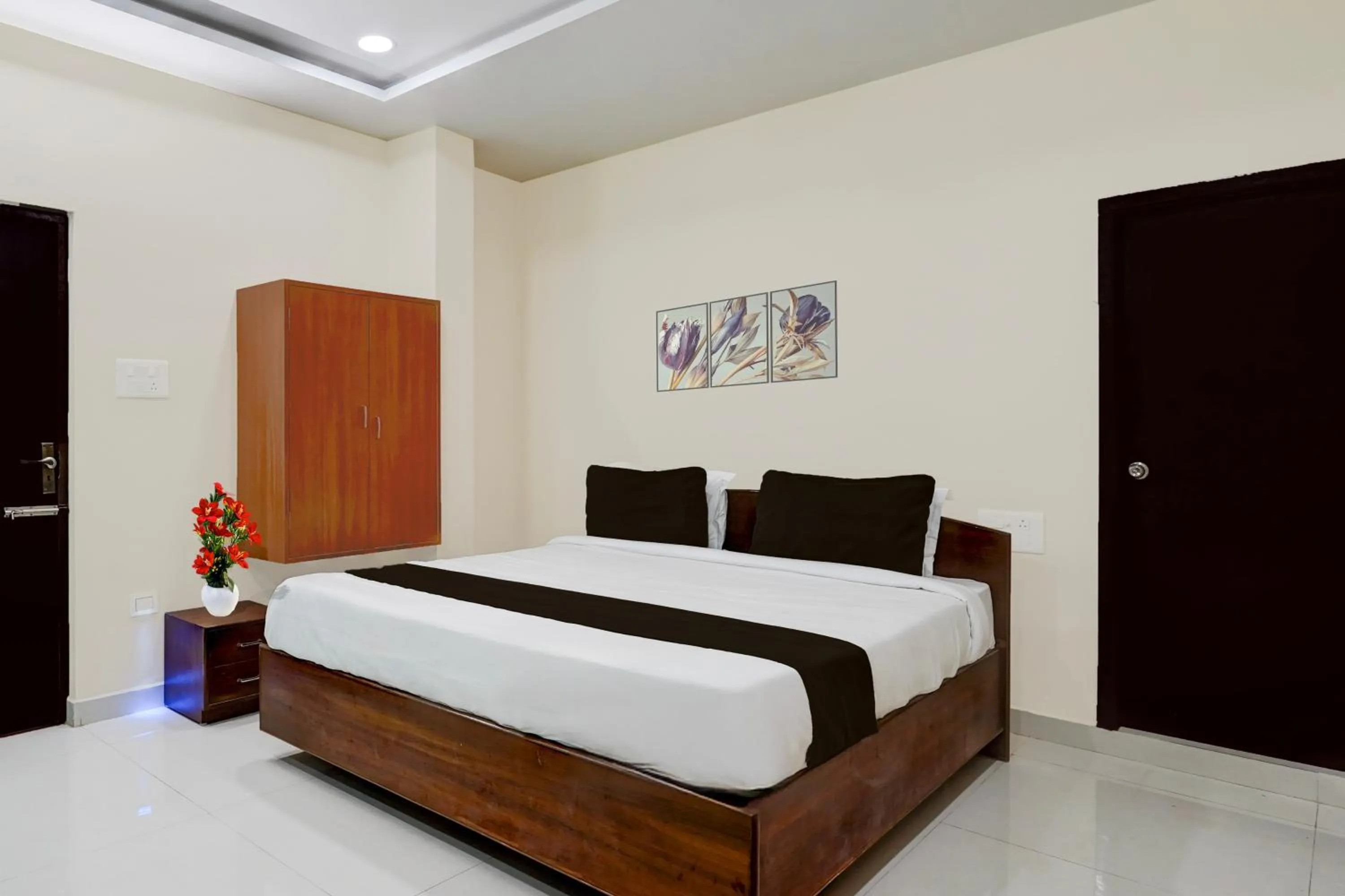 Bedroom, Bed in Super Hotel O GT Road Nellore