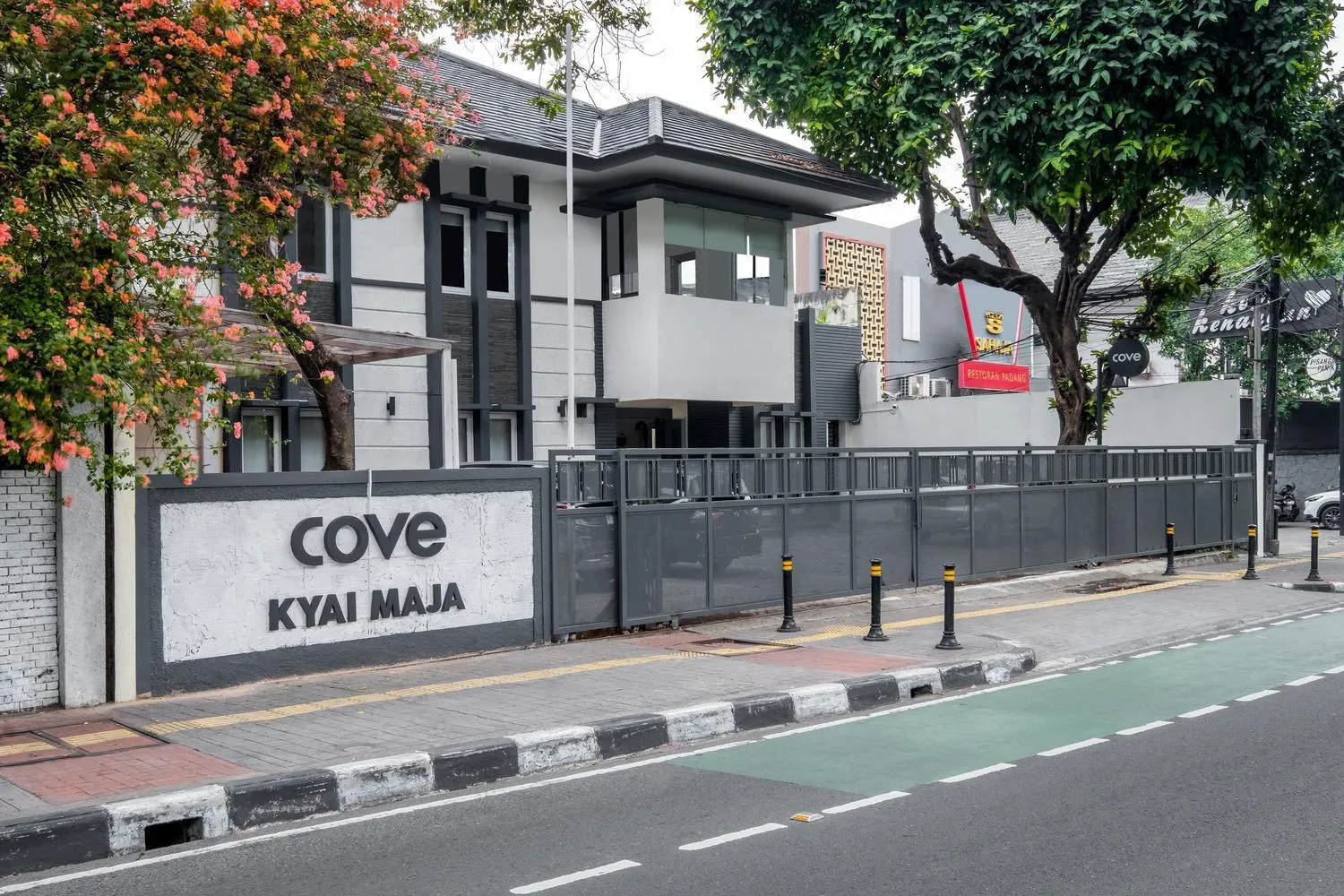 Property building in Cove Kyai Maja
