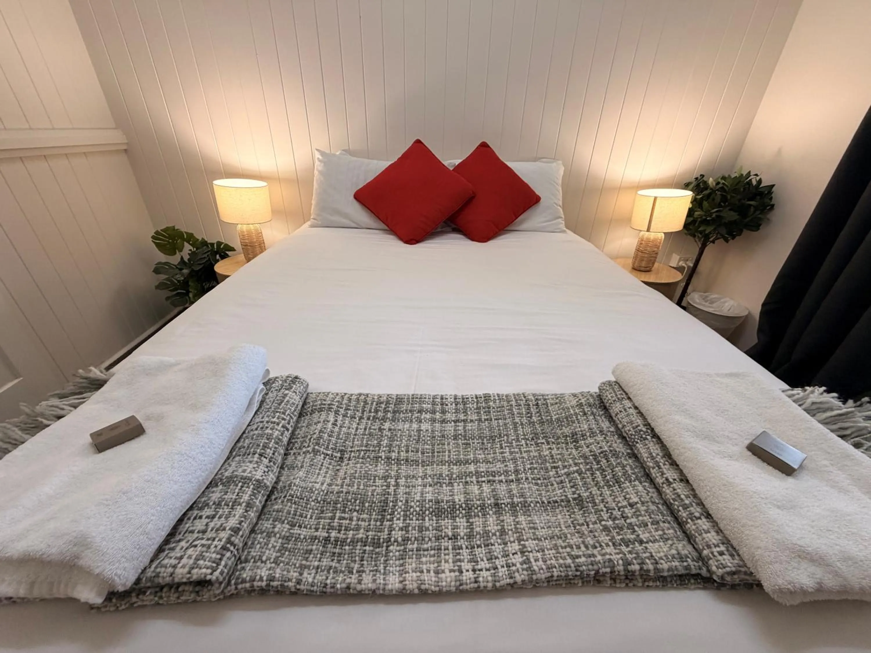 Bed in Hotel Metropole Proserpine