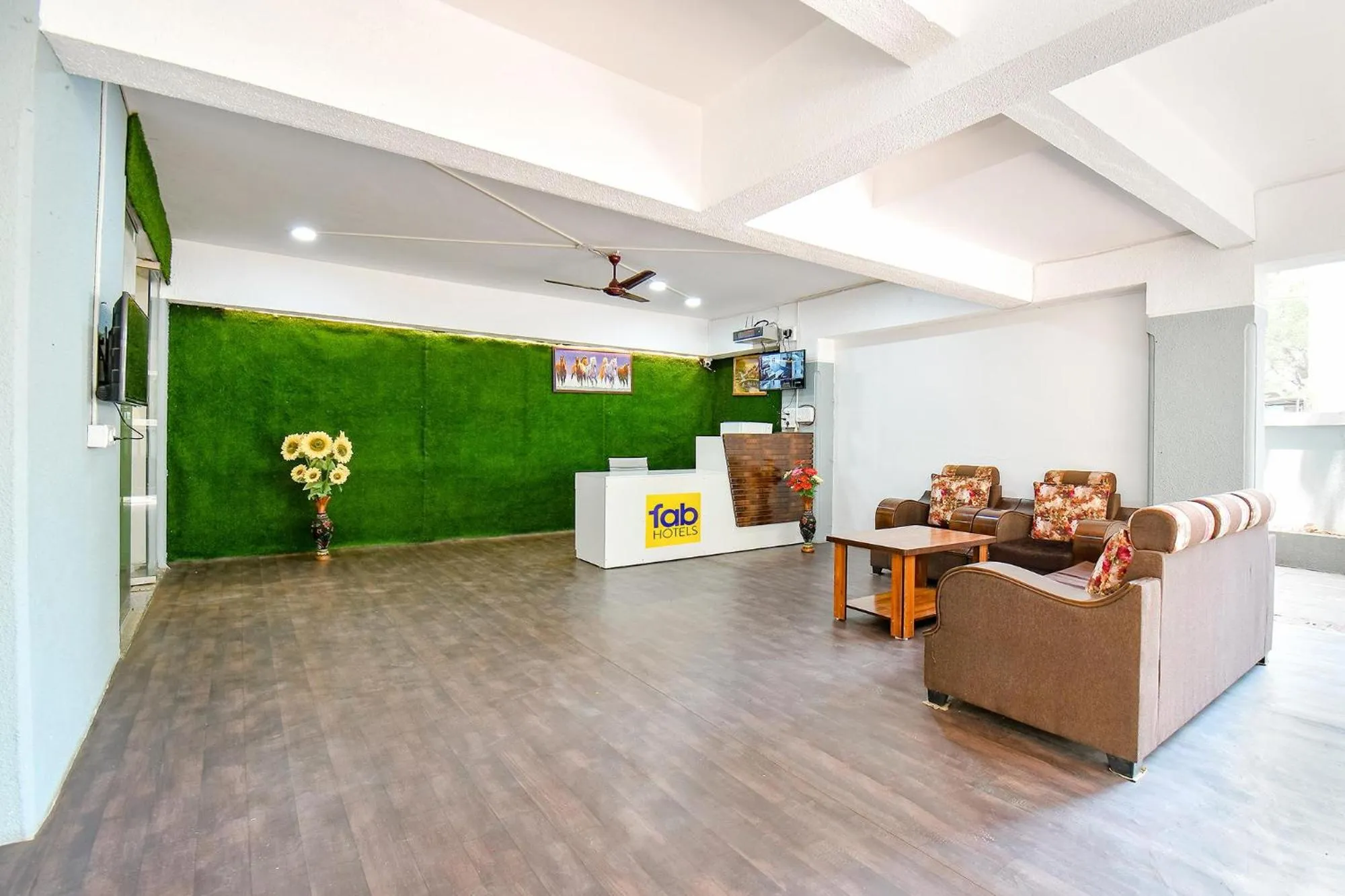 Lobby or reception in Via SL Rooms - Nr MCF CAMP