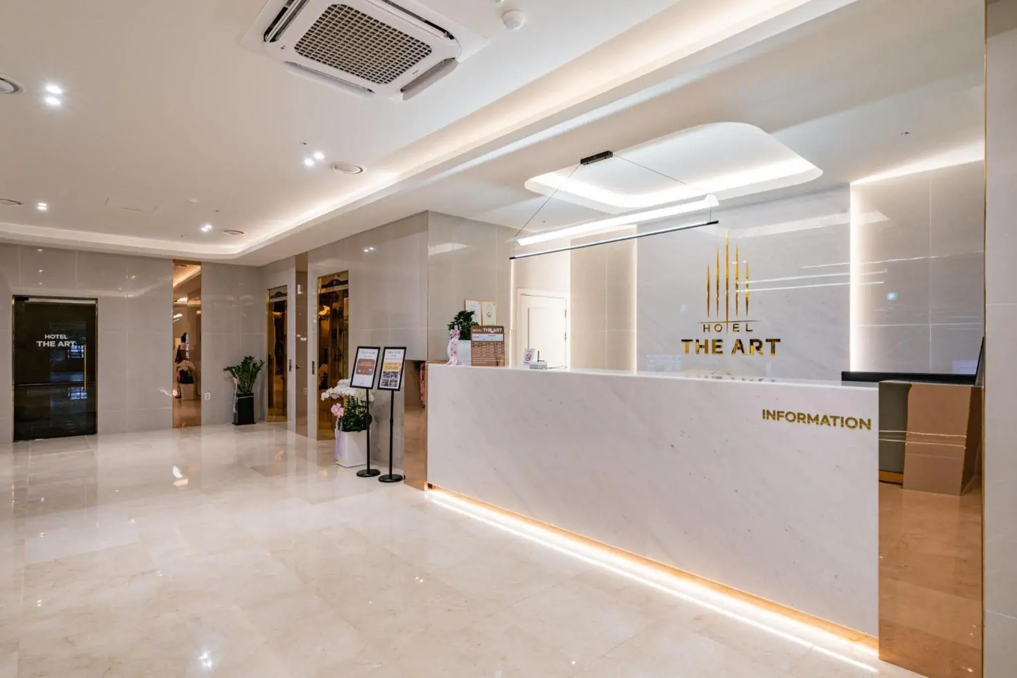 Lobby or reception in Hotel THE ART UIWANG Lobby or reception in Hotel THE ART UIWANG