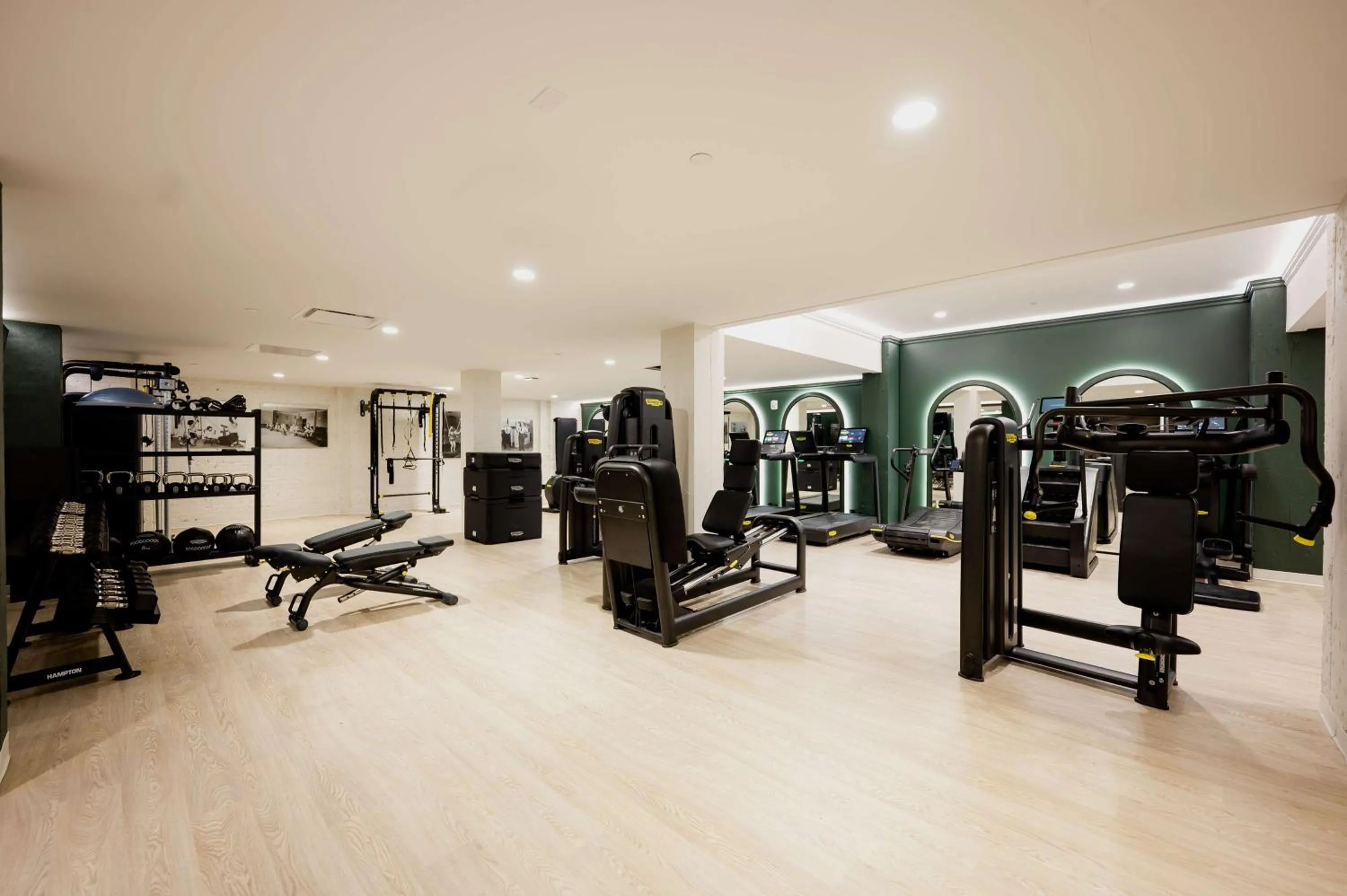Fitness centre/facilities in Hotel Fort Des Moines, Curio Collection By Hilton