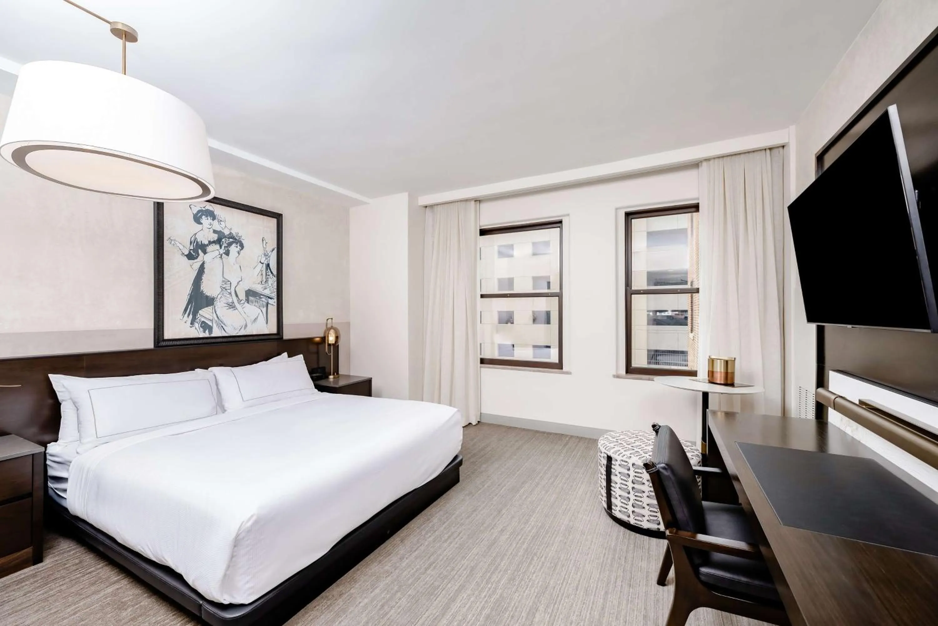 Bed in Hotel Fort Des Moines, Curio Collection By Hilton