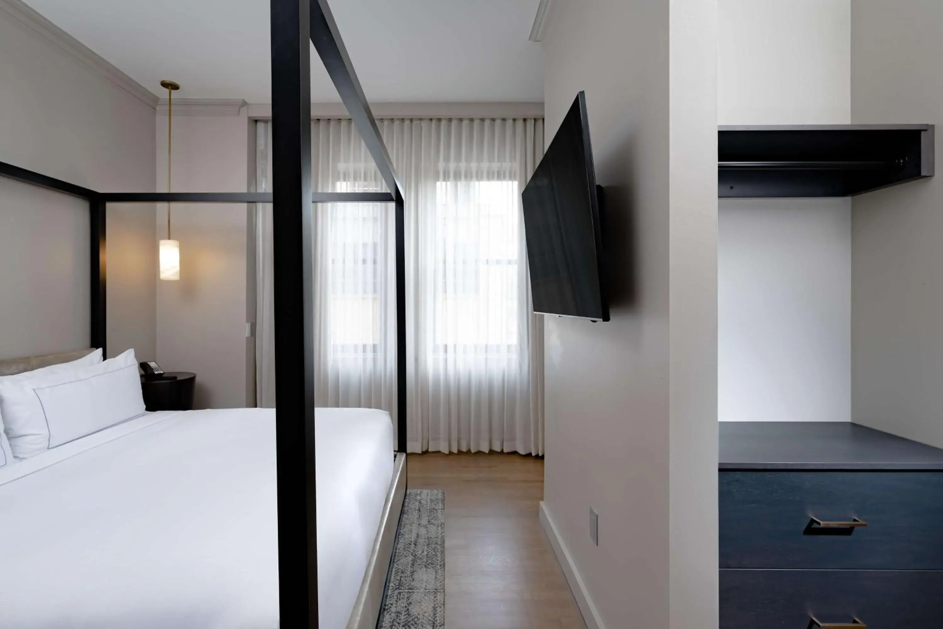 Bed in Hotel Fort Des Moines, Curio Collection By Hilton Bed in Hotel Fort Des Moines, Curio Collection By Hilton