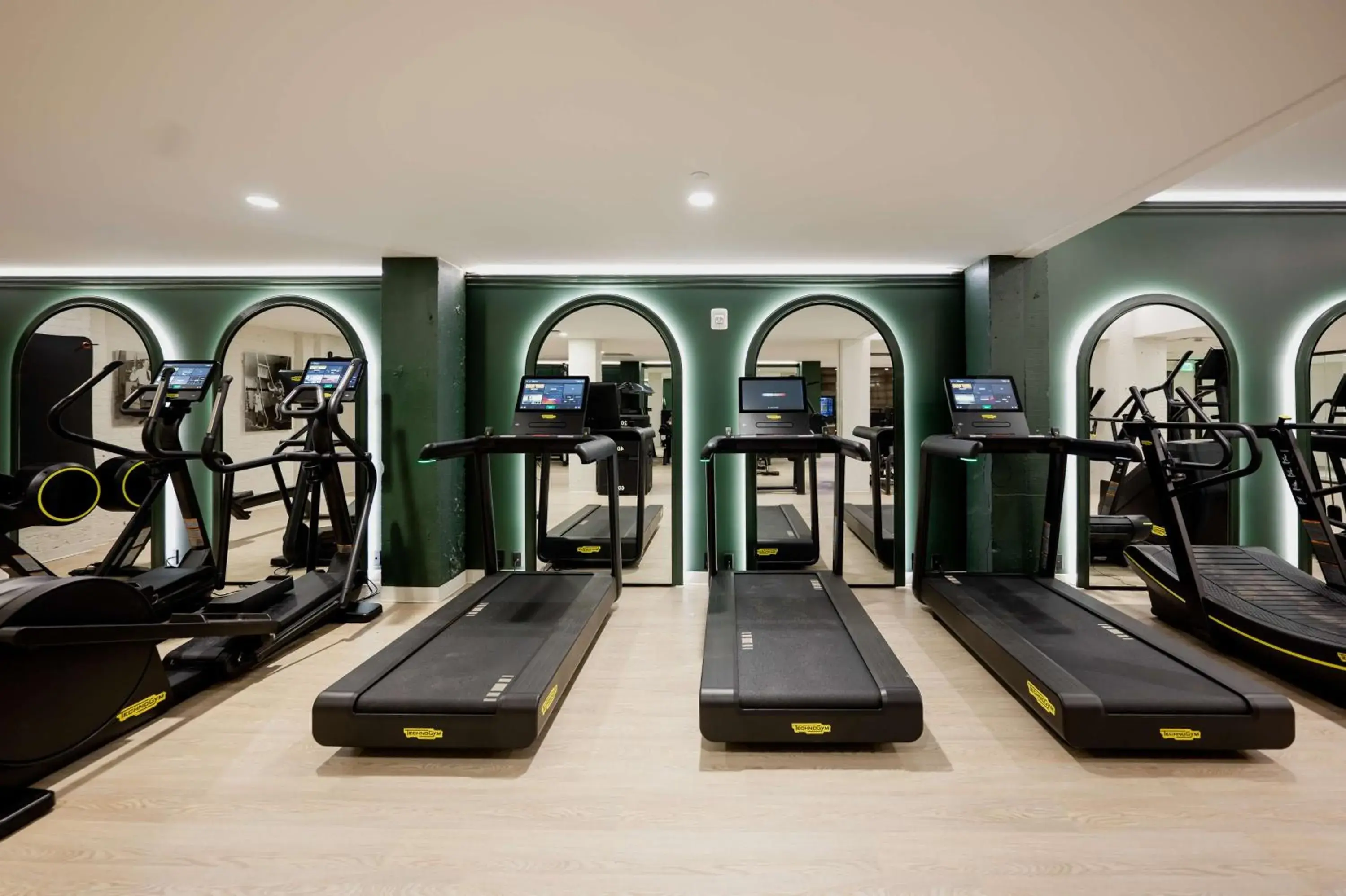 Fitness centre/facilities in Hotel Fort Des Moines, Curio Collection By Hilton Fitness centre/facilities in Hotel Fort Des Moines, Curio Collection By Hilton